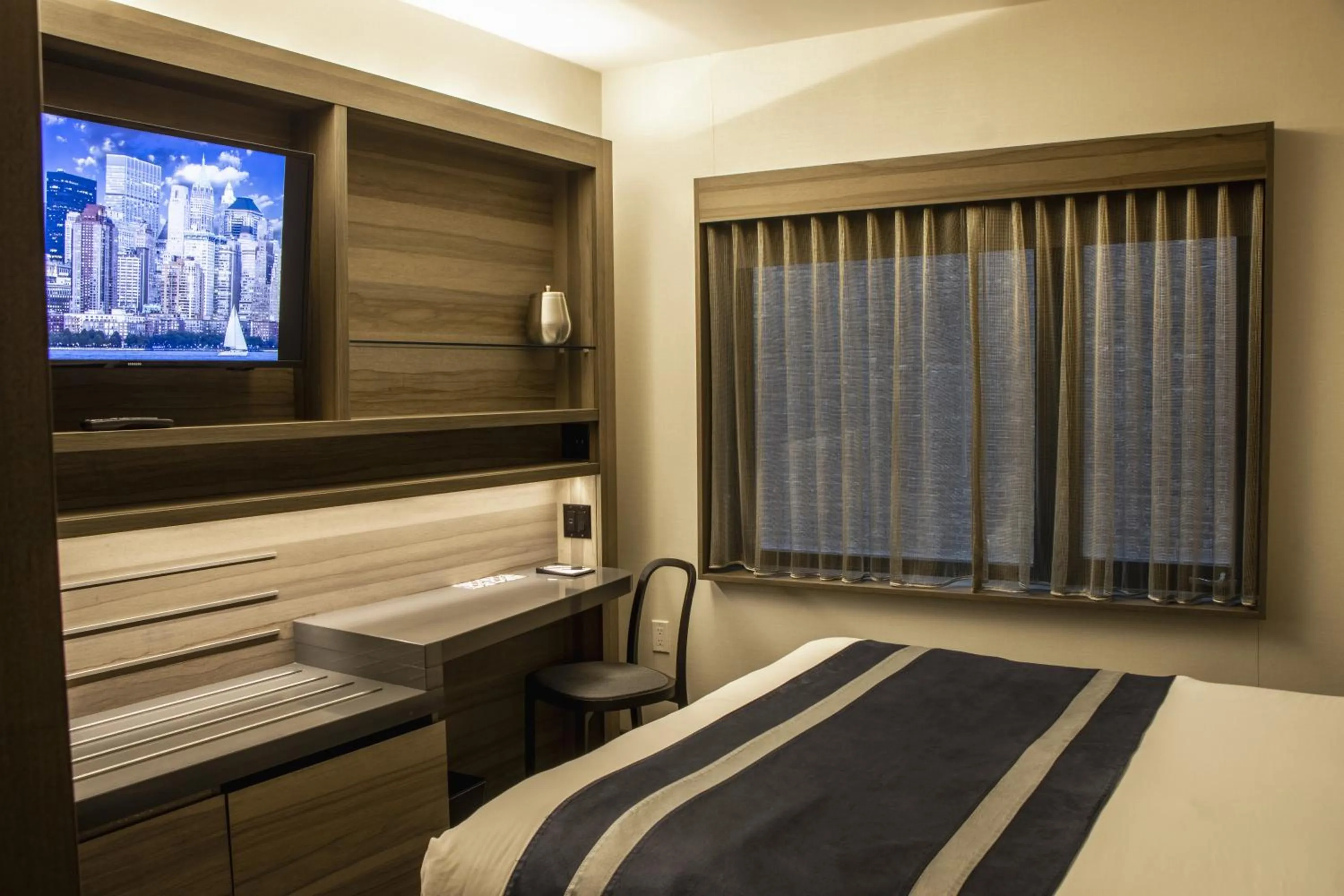 Bedroom, Bed in Carnegie Hotel