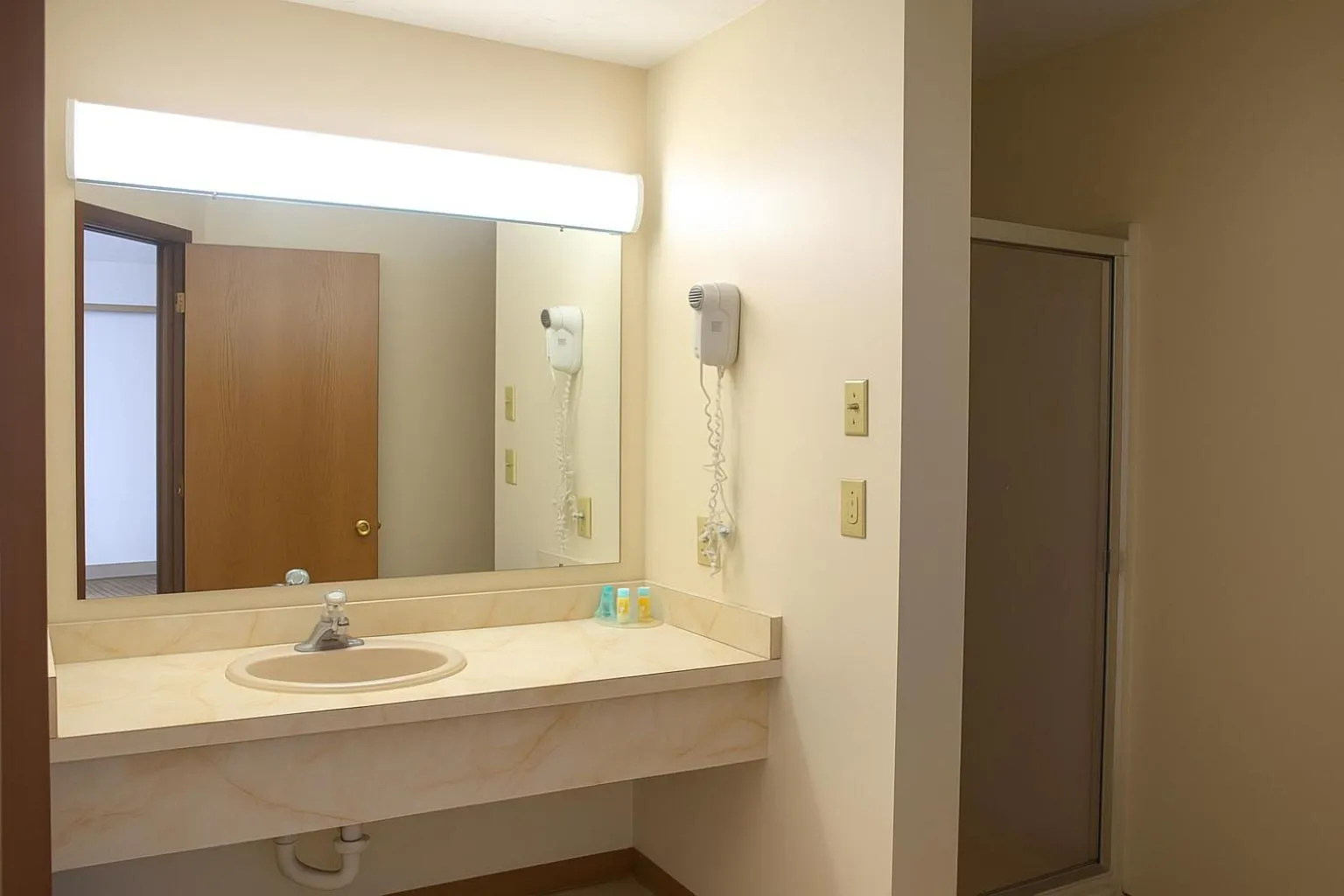 Shower in Ventura Motel