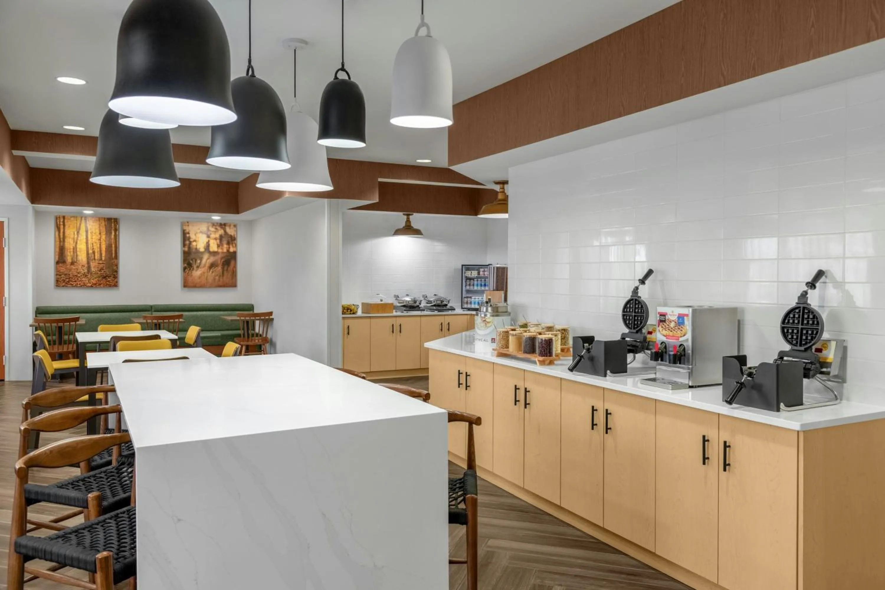 Breakfast in Fairfield Inn & Suites Saginaw