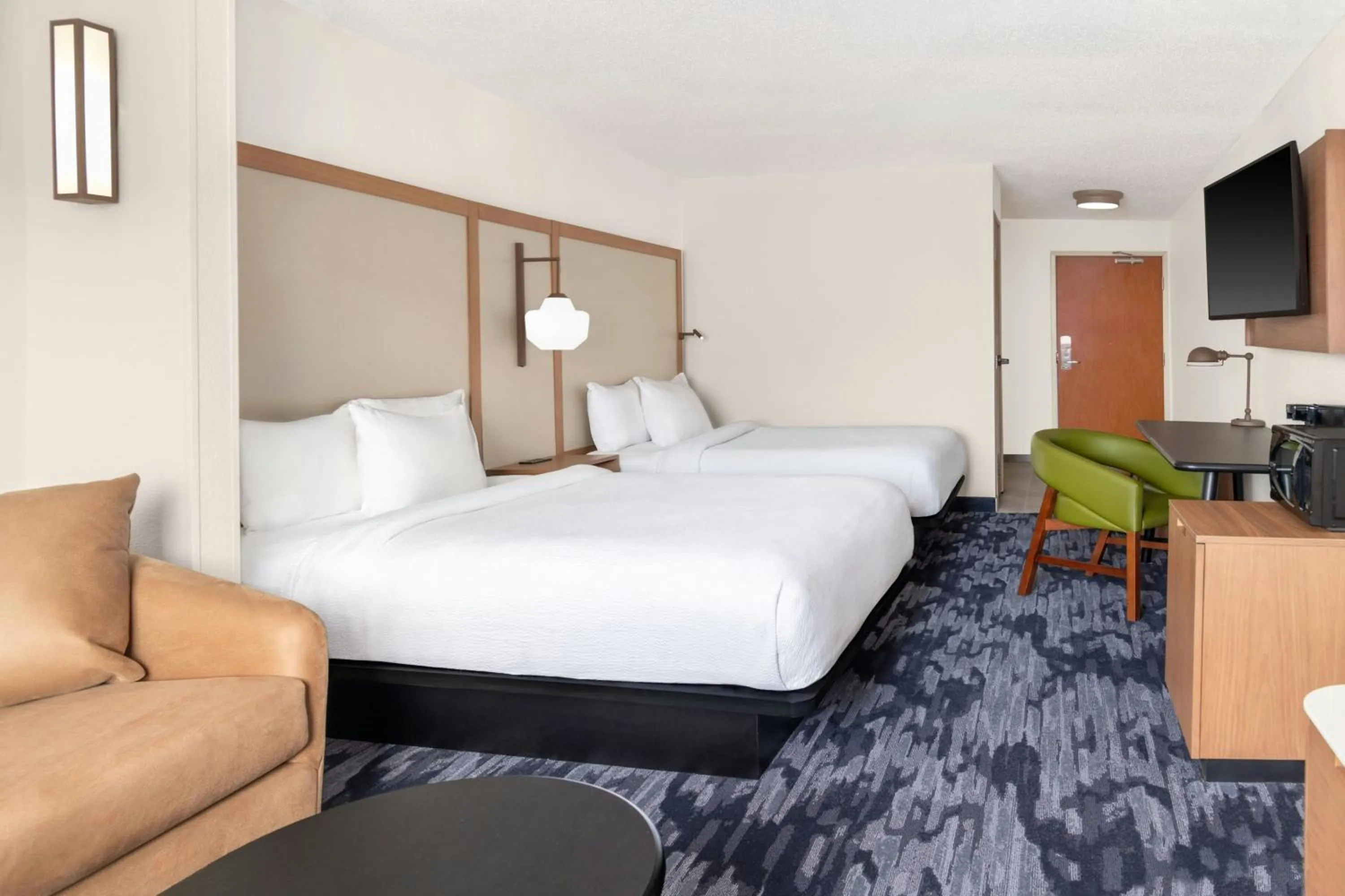 Photo of the whole room, Bed in Fairfield Inn & Suites Saginaw
