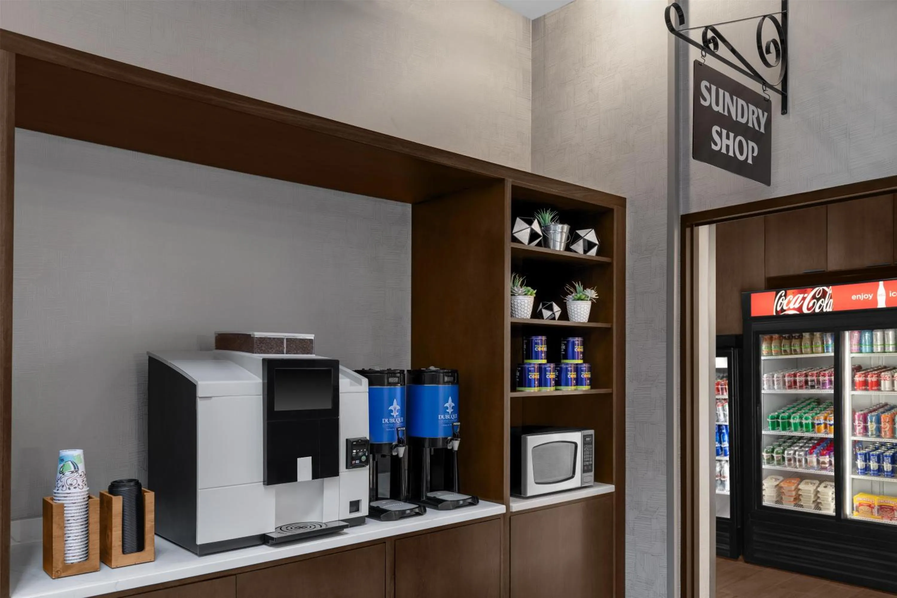 Dining area in DoubleTree by Hilton Springfield