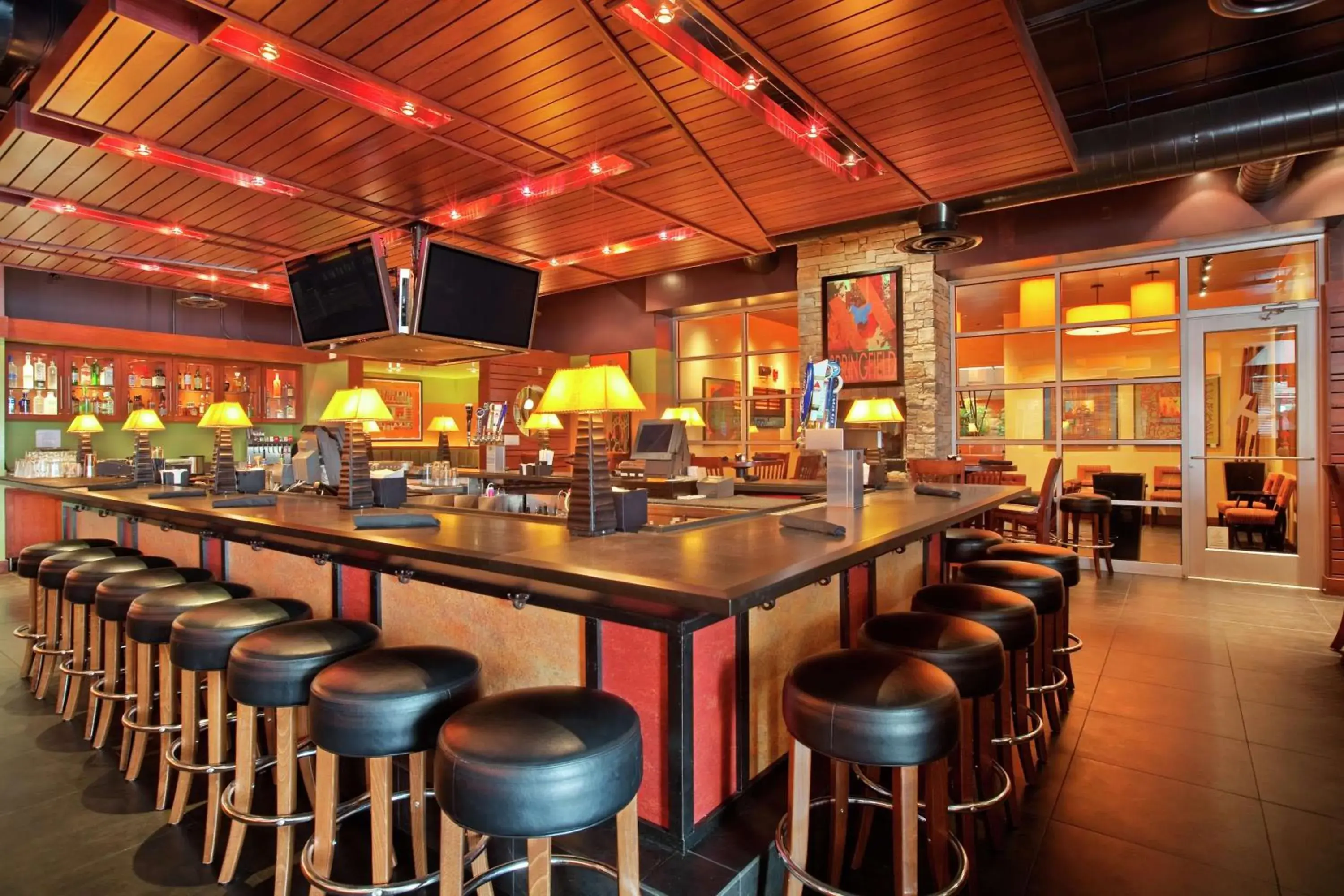 Lounge or bar in DoubleTree by Hilton Springfield Lounge or bar in DoubleTree by Hilton Springfield