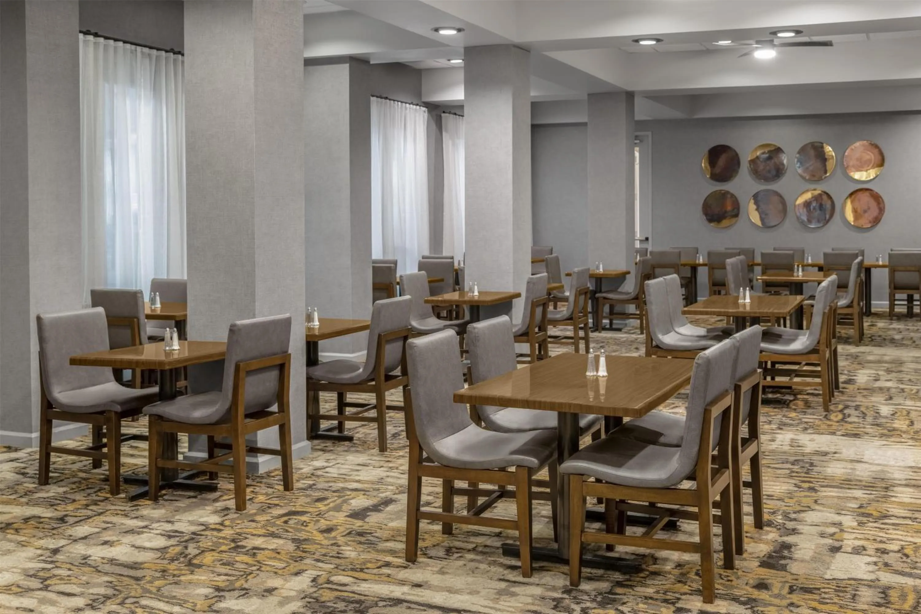 Restaurant/places to eat in DoubleTree by Hilton Springfield