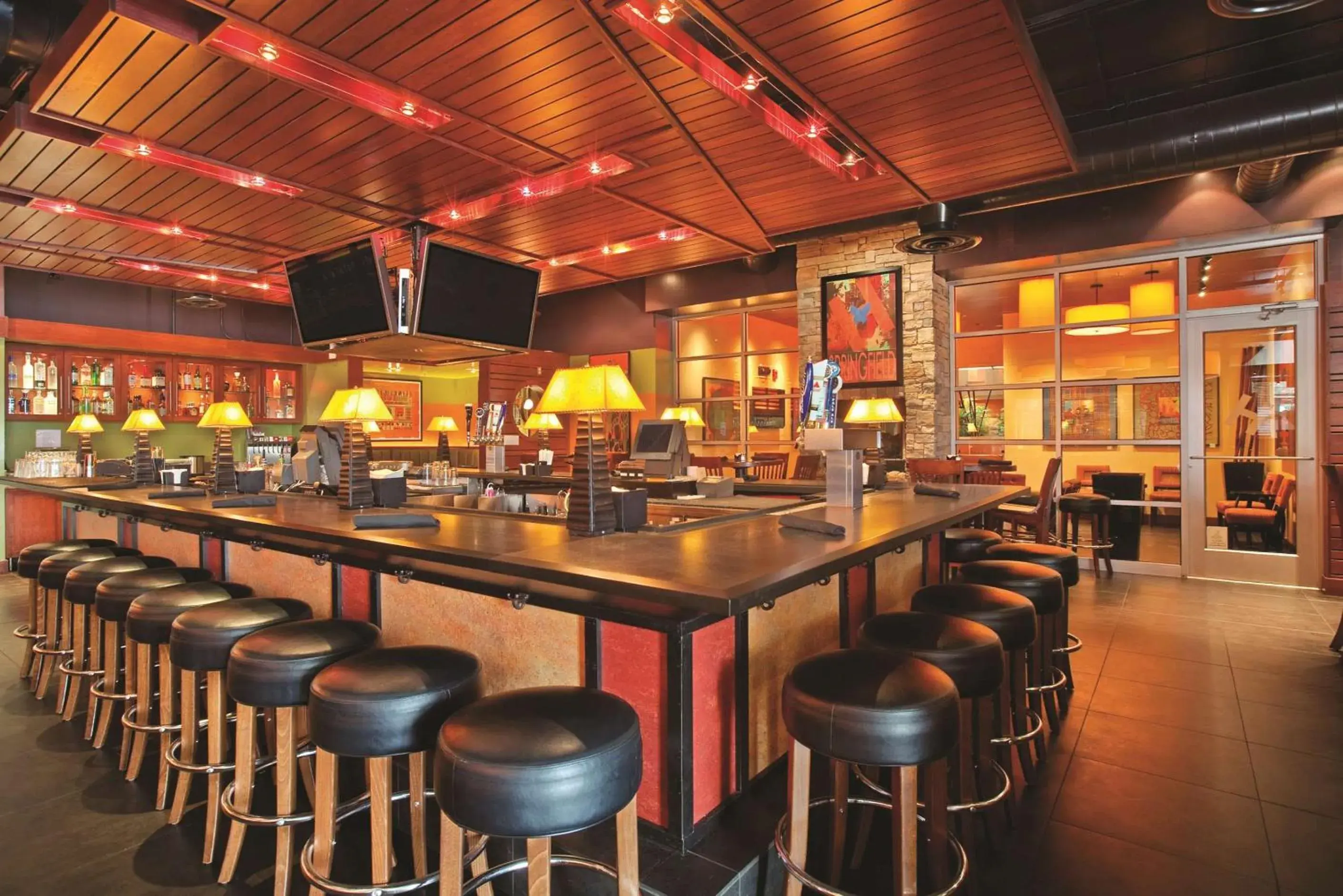 Lounge or bar in DoubleTree by Hilton Springfield Lounge or bar in DoubleTree by Hilton Springfield