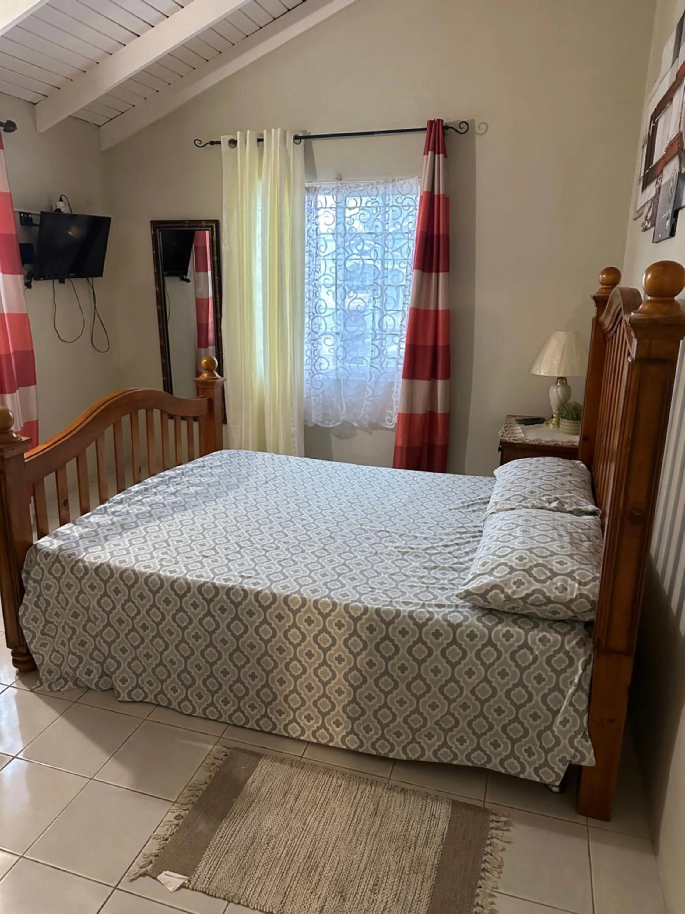 Bedroom, Bed in Rhyne Park Inn