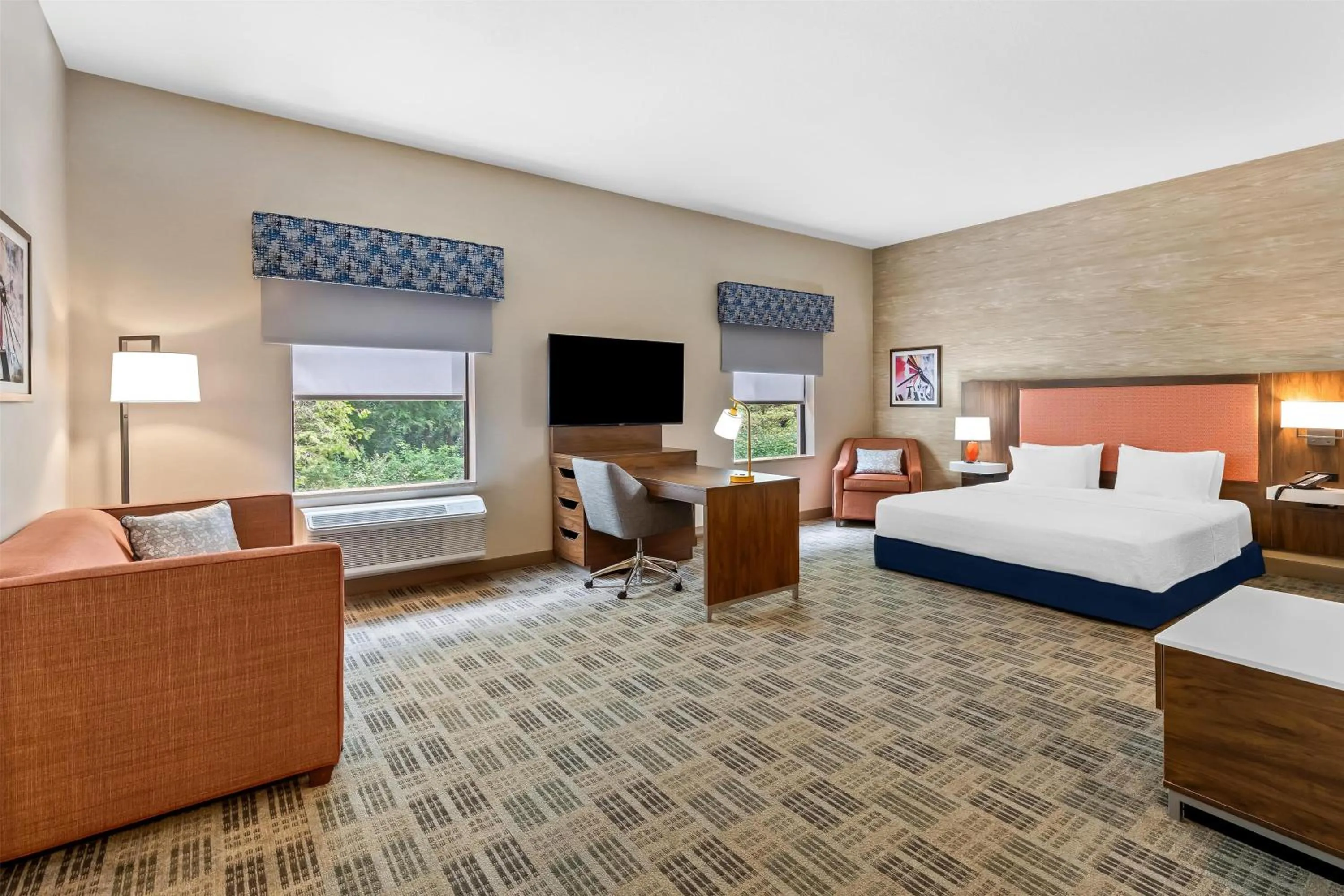 Bedroom, Bed in Hampton Inn & Suites Grove City