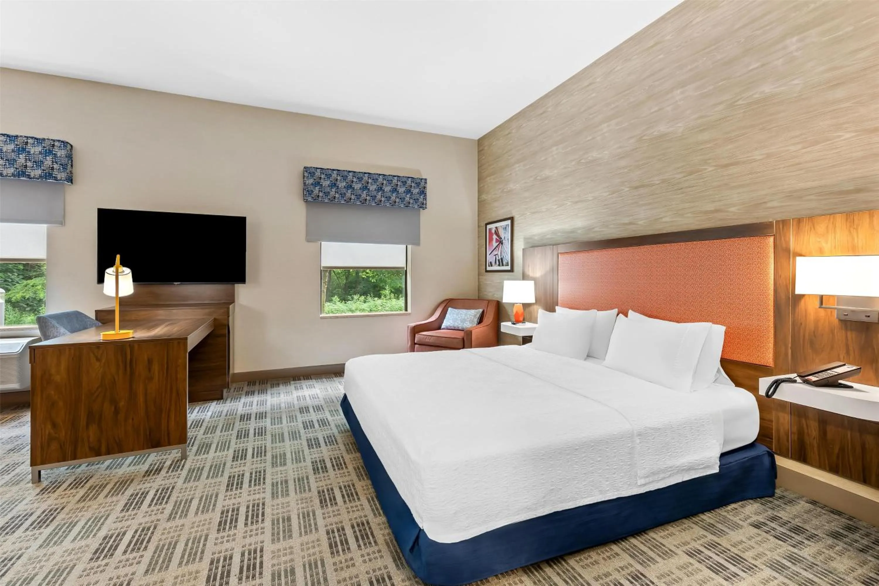 Bedroom, Bed in Hampton Inn & Suites Grove City