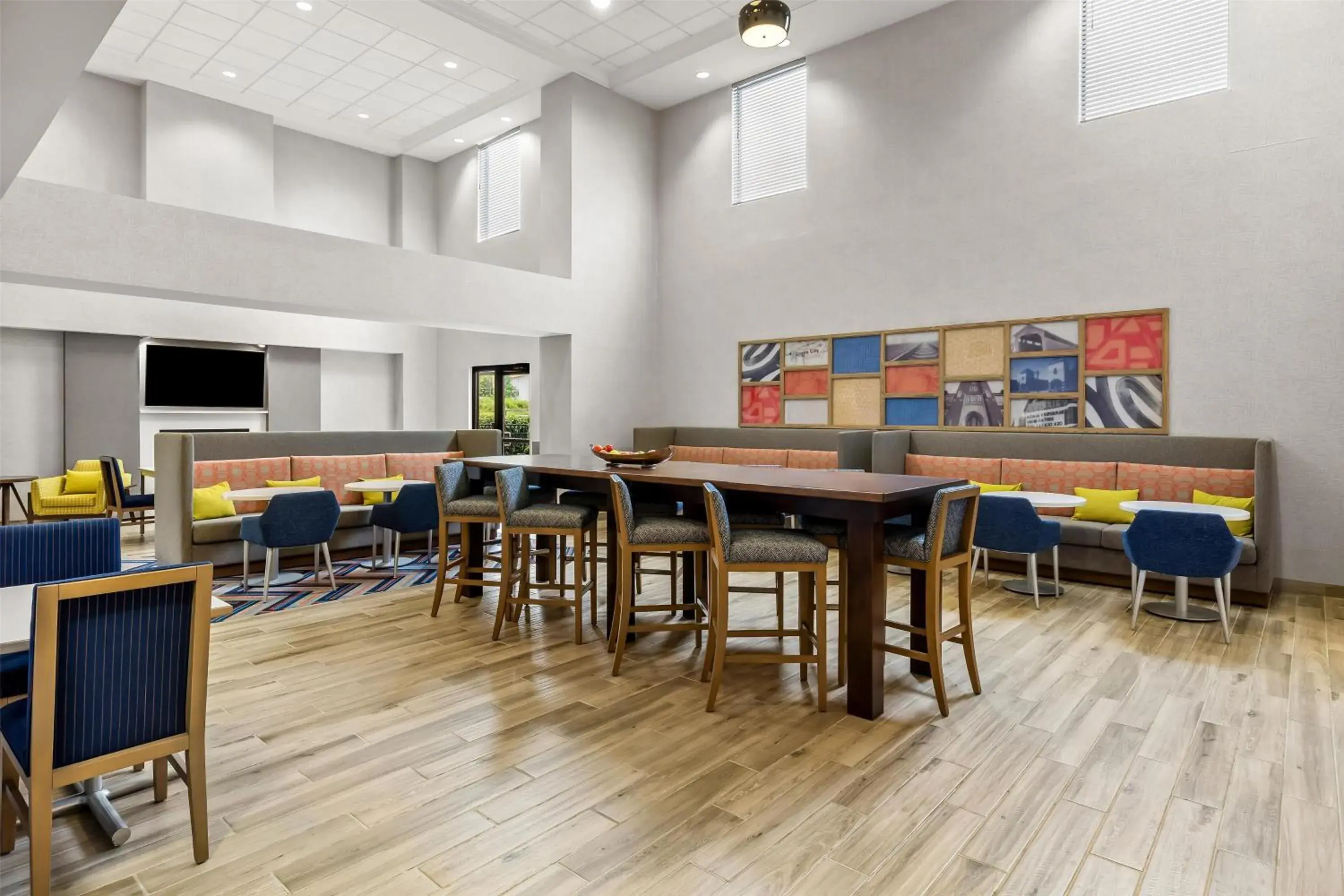 Breakfast in Hampton Inn & Suites Grove City Breakfast in Hampton Inn & Suites Grove City