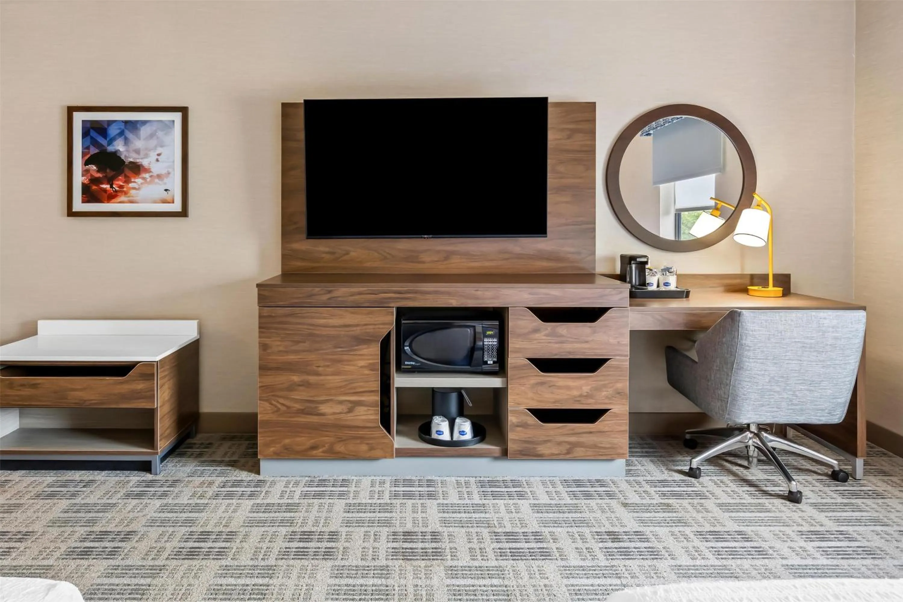 Bedroom in Hampton Inn & Suites Grove City