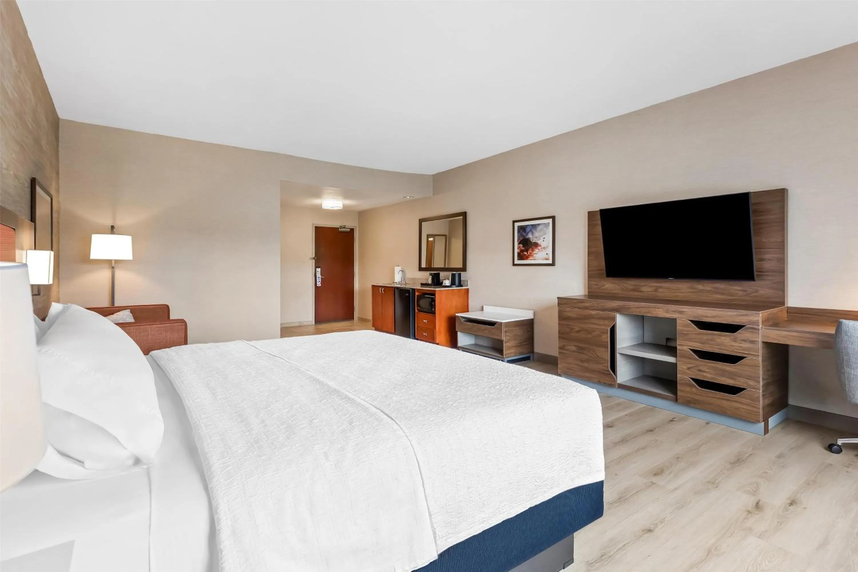 Bed in Hampton Inn & Suites Grove City