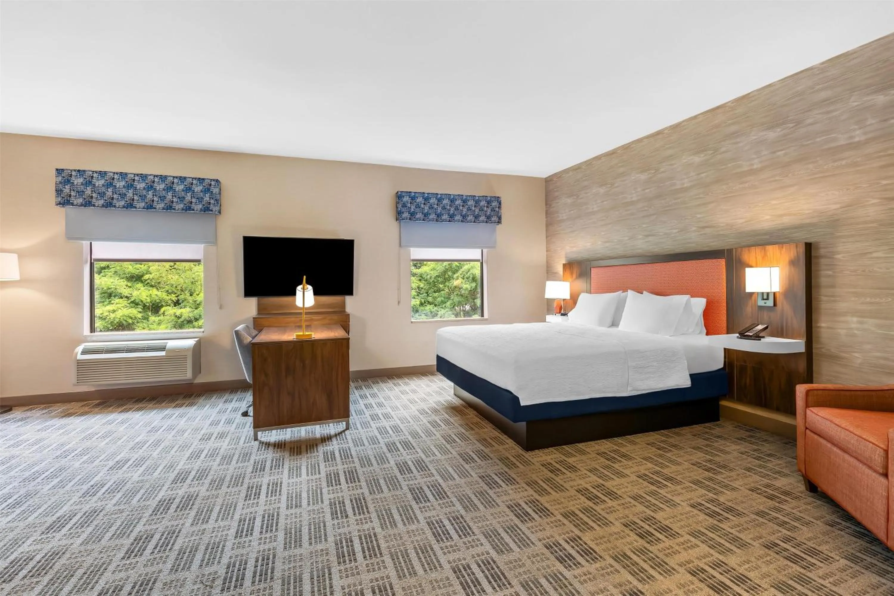 Bedroom, Bed in Hampton Inn & Suites Grove City