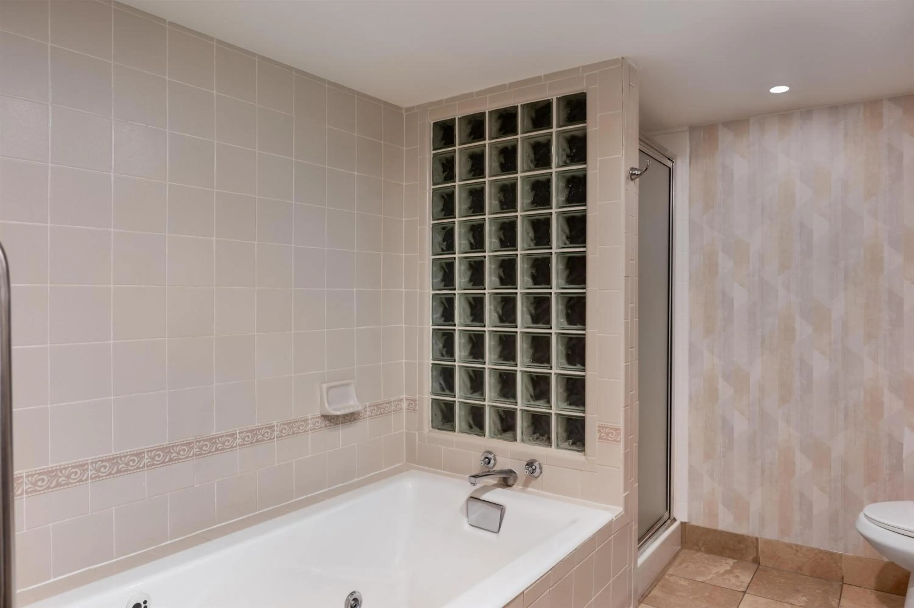 Bathroom in Hampton Inn South Hill