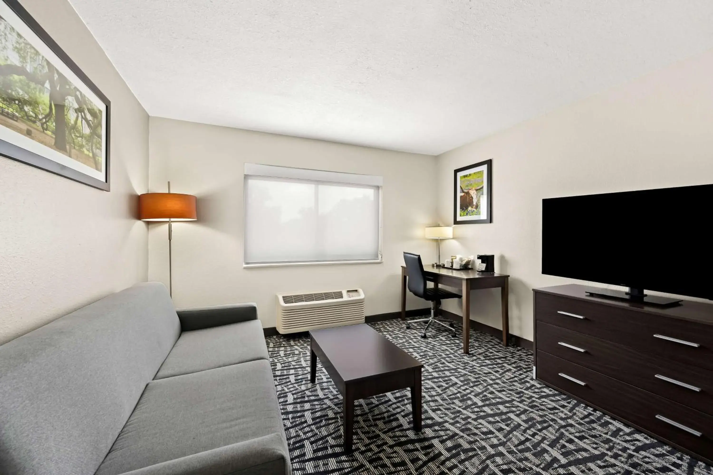 Photo of the whole room in Best Western Bryan College Station Photo of the whole room in Best Western Bryan College Station