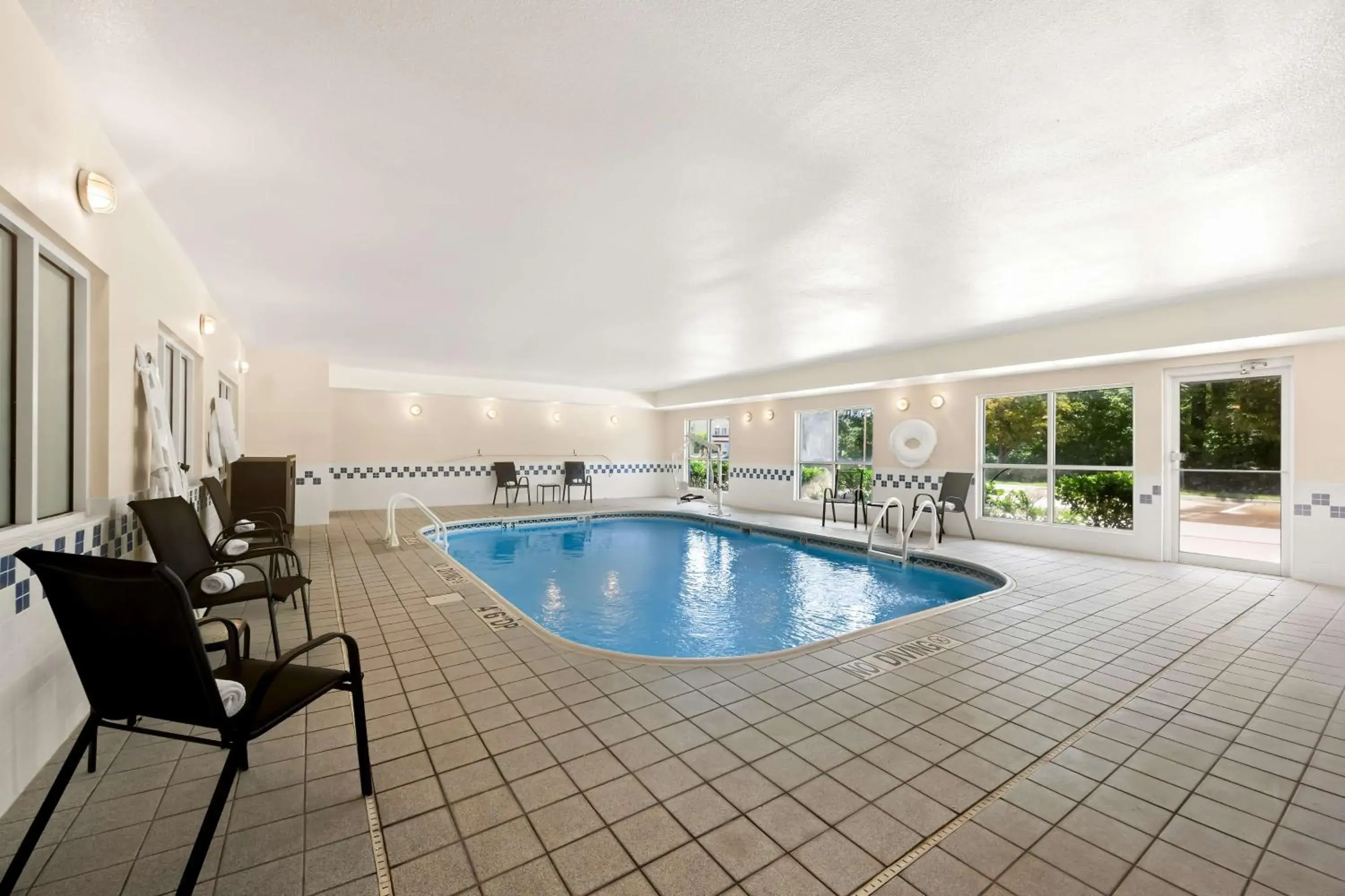 Pool view in Best Western Bryan College Station Pool view in Best Western Bryan College Station