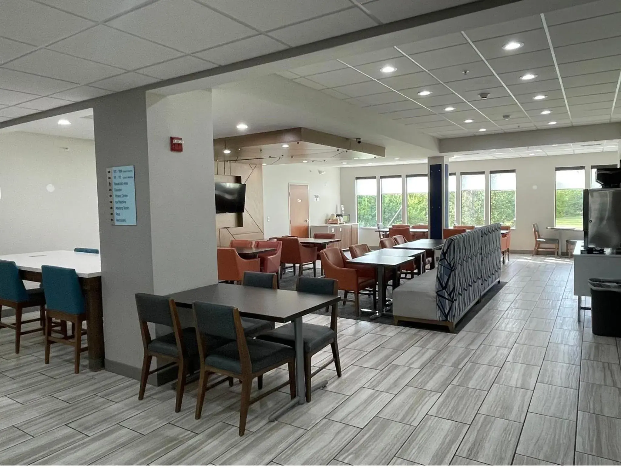 Breakfast in Holiday Inn Express Hotel & Suites Tipp City by IHG Breakfast in Holiday Inn Express Hotel & Suites Tipp City by IHG