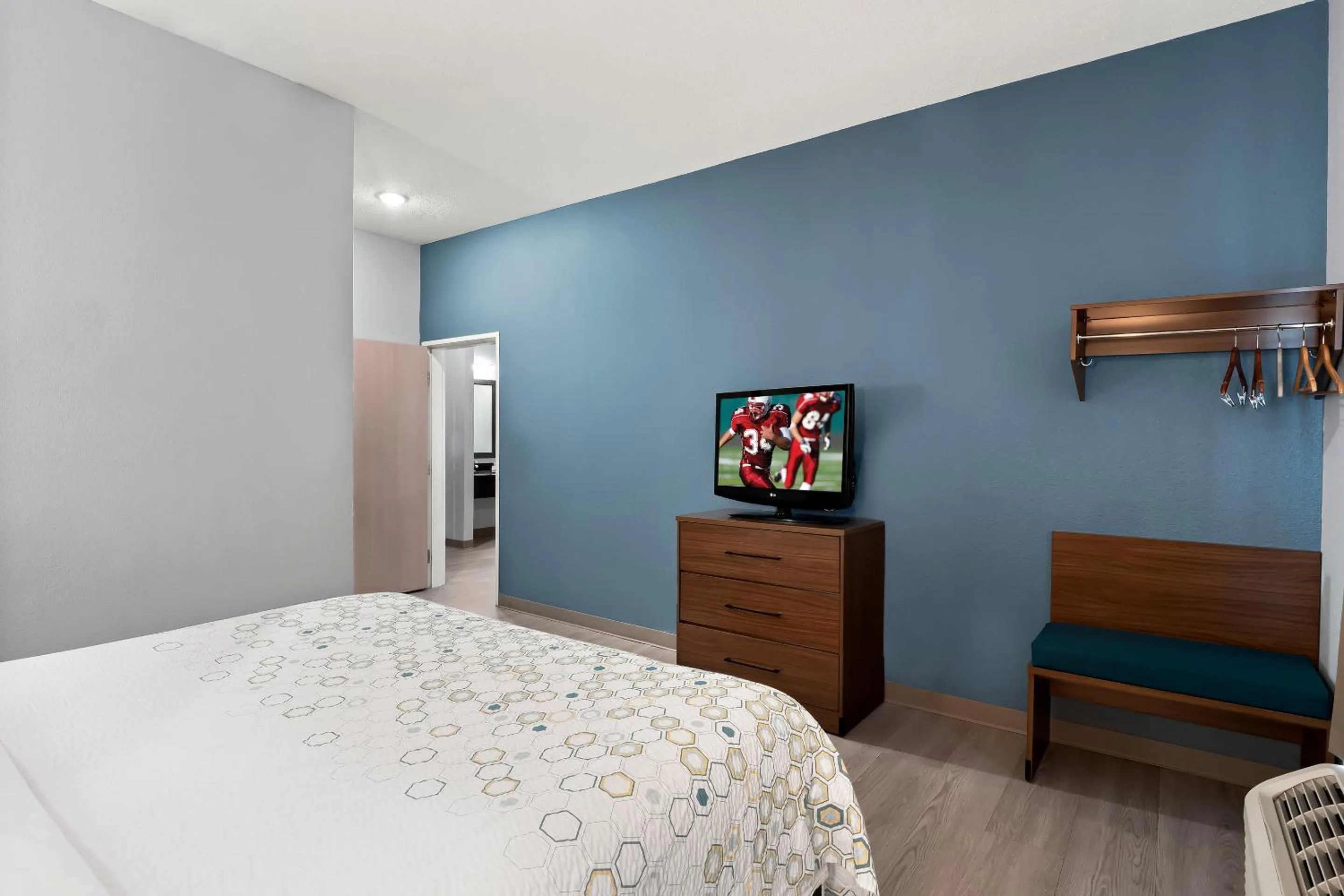 Photo of the whole room, Bed in HomeTowne Studios by Red Roof East Lansing - Okemos