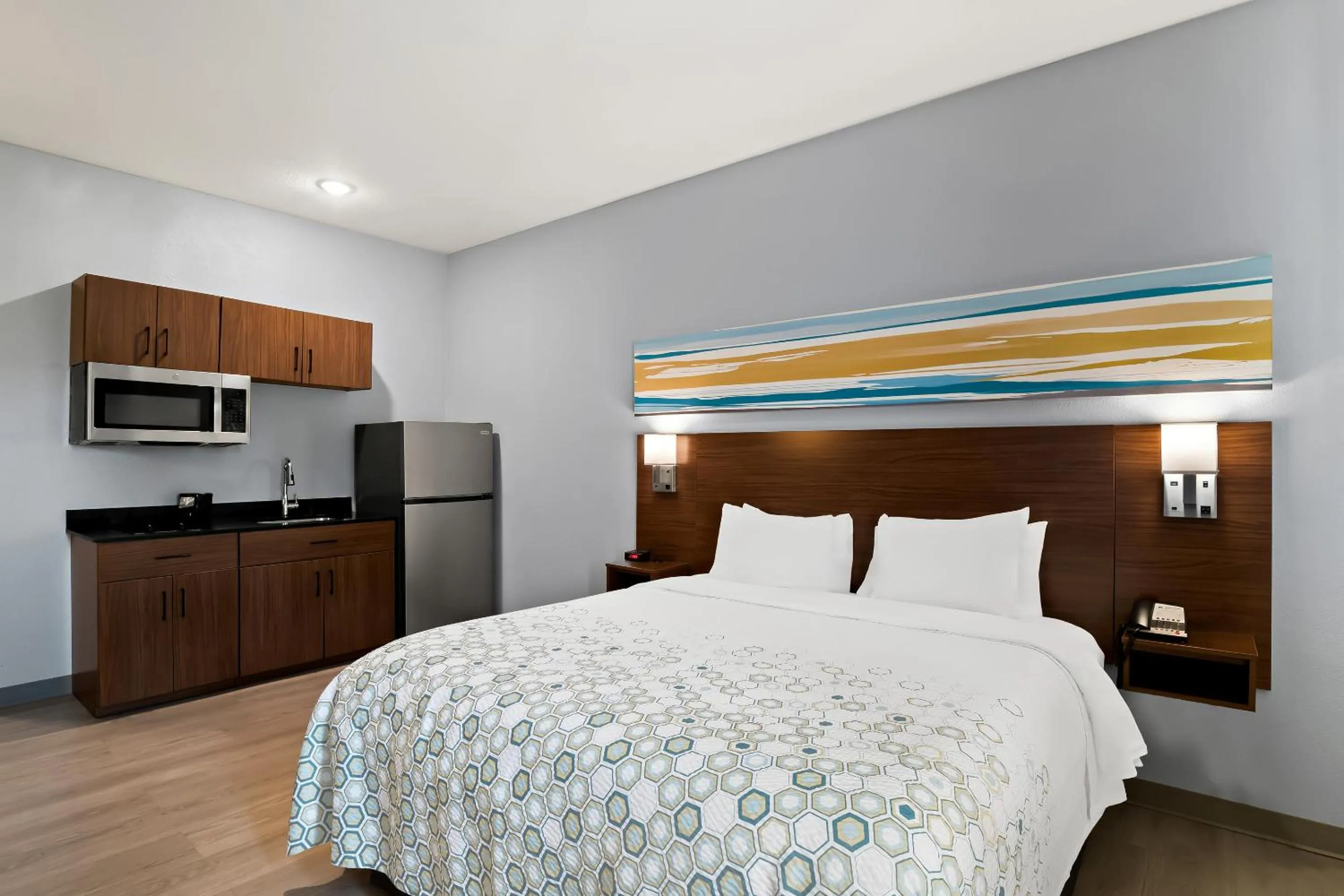 Photo of the whole room, Bed in HomeTowne Studios by Red Roof East Lansing - Okemos