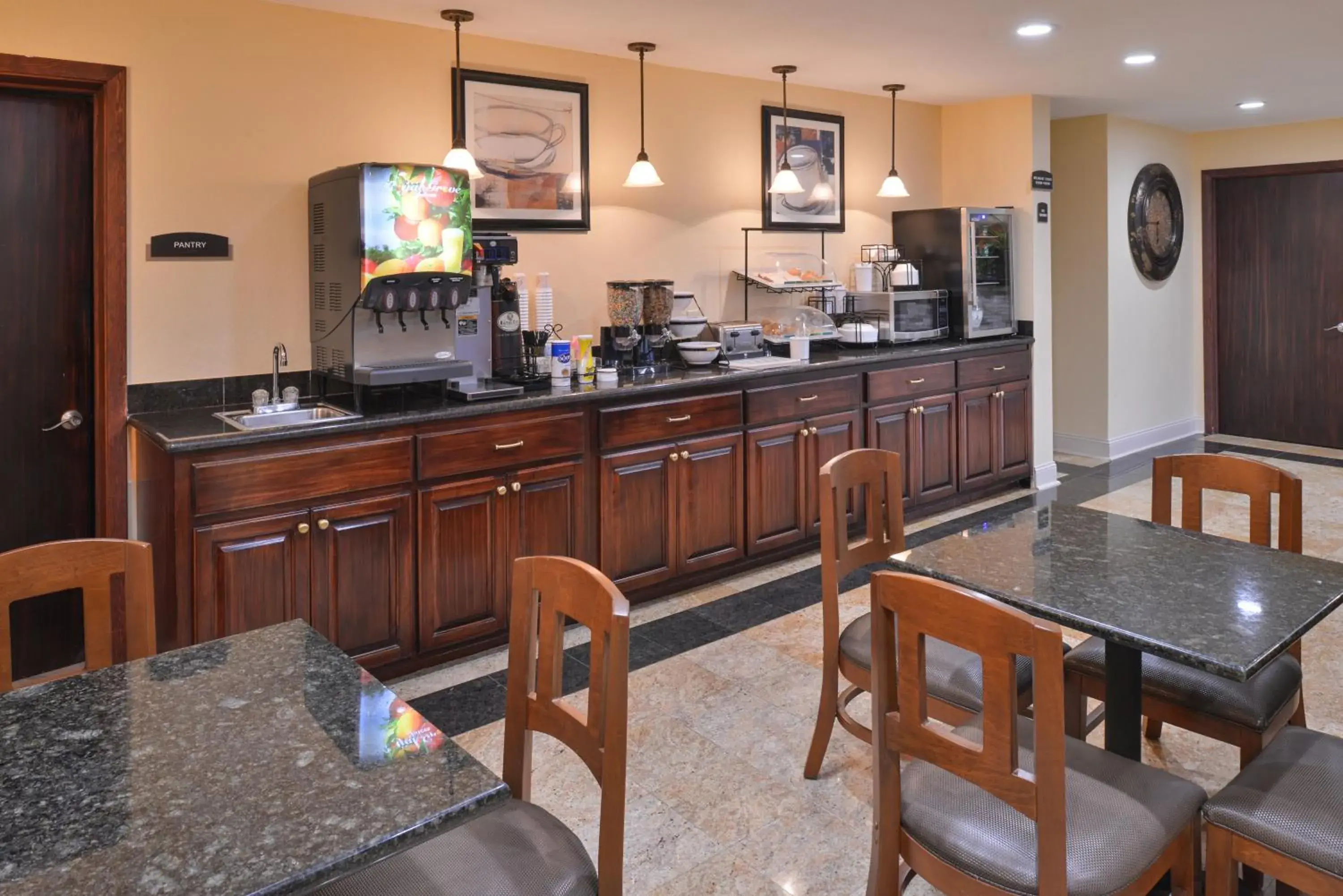 Breakfast in Americas Best Value Inn Tupelo Barnes Crossing Breakfast in Americas Best Value Inn Tupelo Barnes Crossing