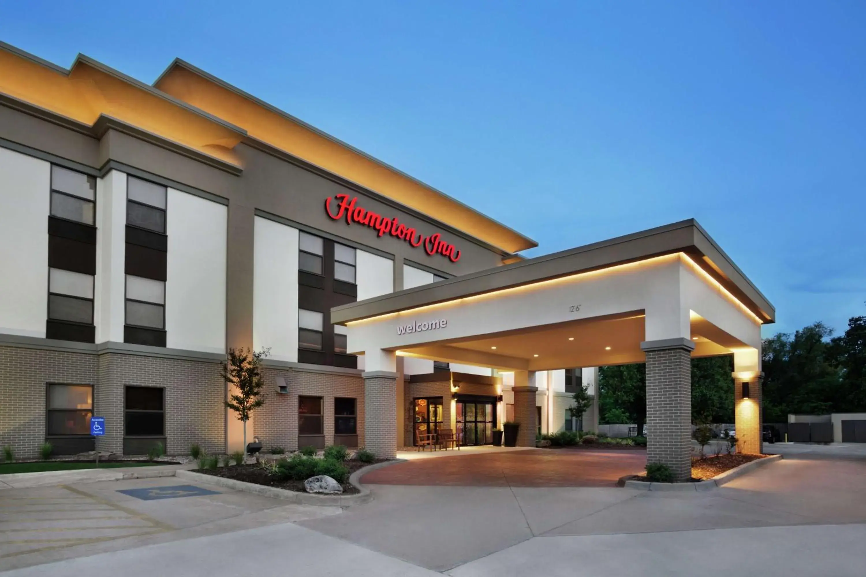 Property building in Hampton Inn Shawnee Property building in Hampton Inn Shawnee