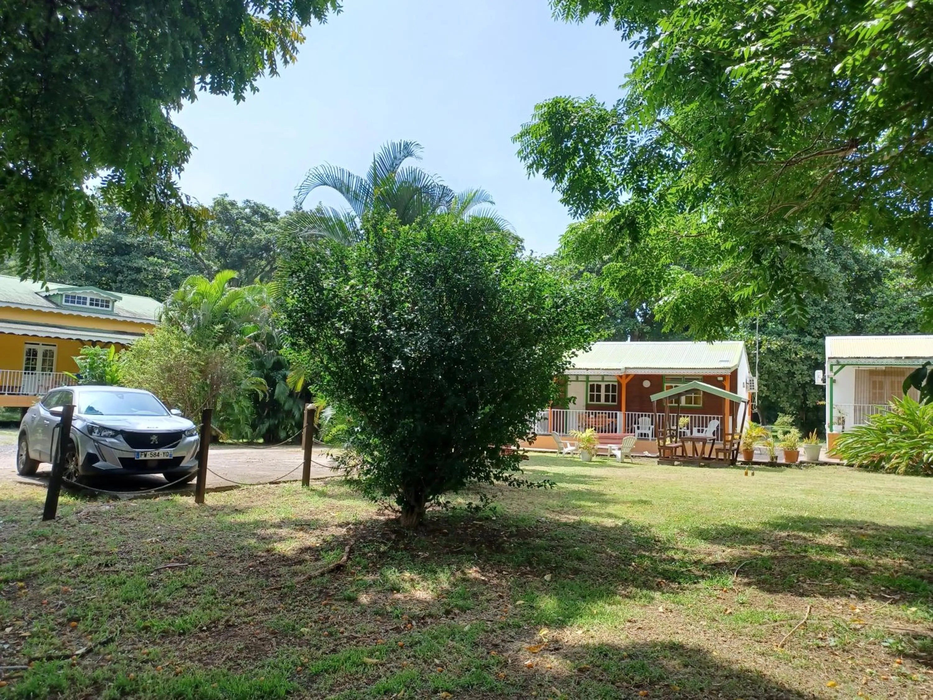 Property building in Bungalow PAPAYE