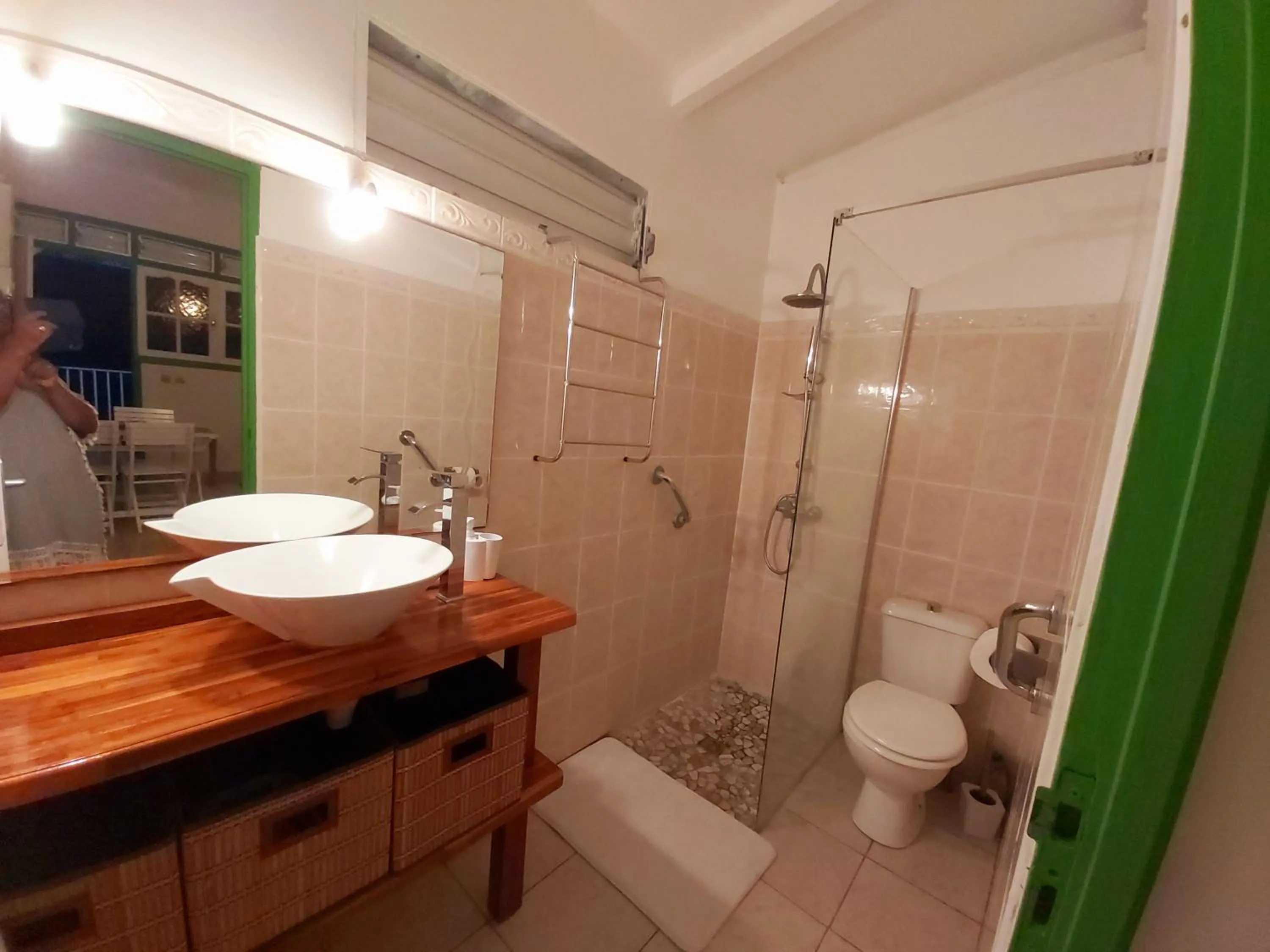 Shower in Bungalow PAPAYE