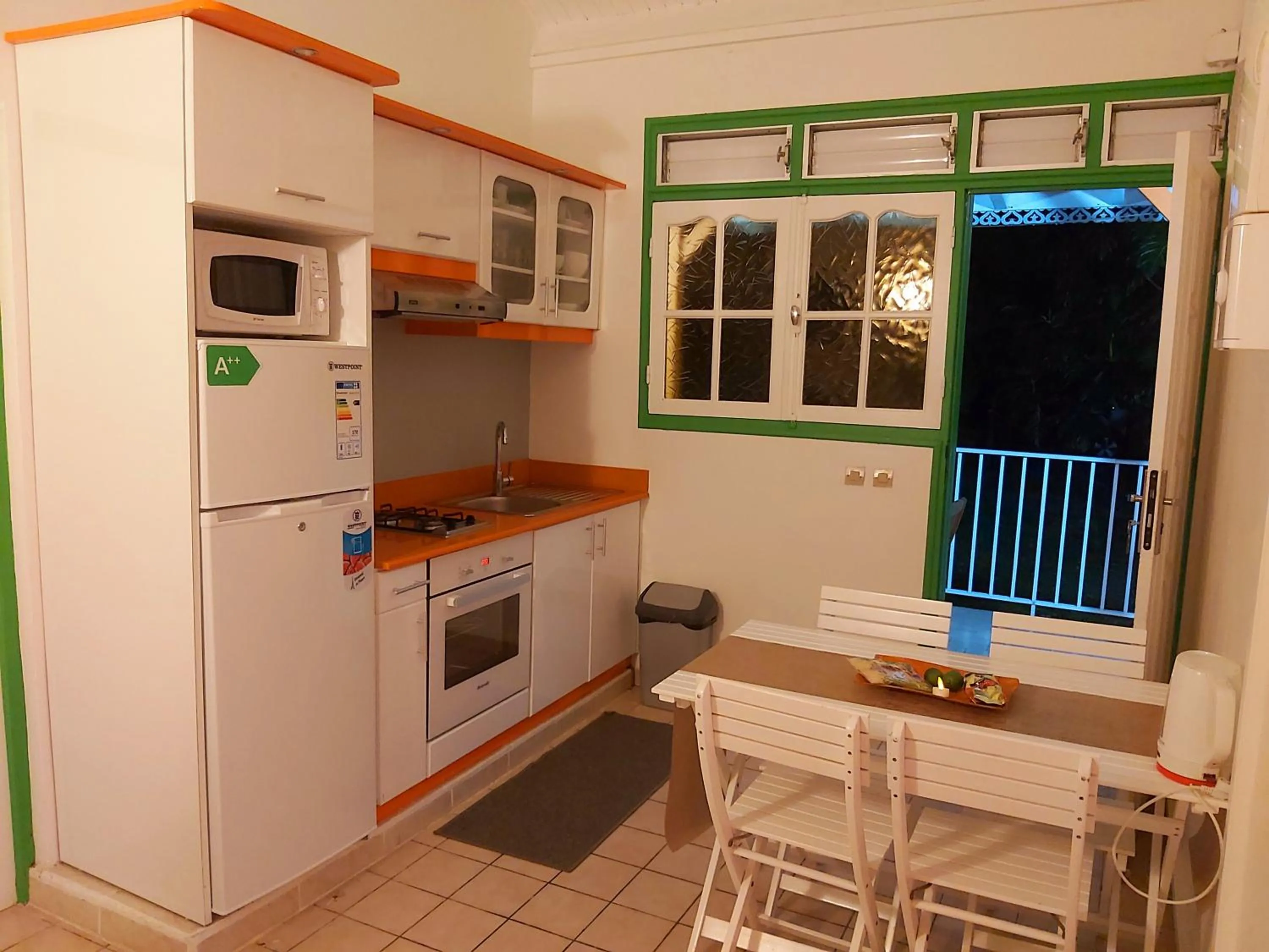 Kitchen or kitchenette in Bungalow PAPAYE