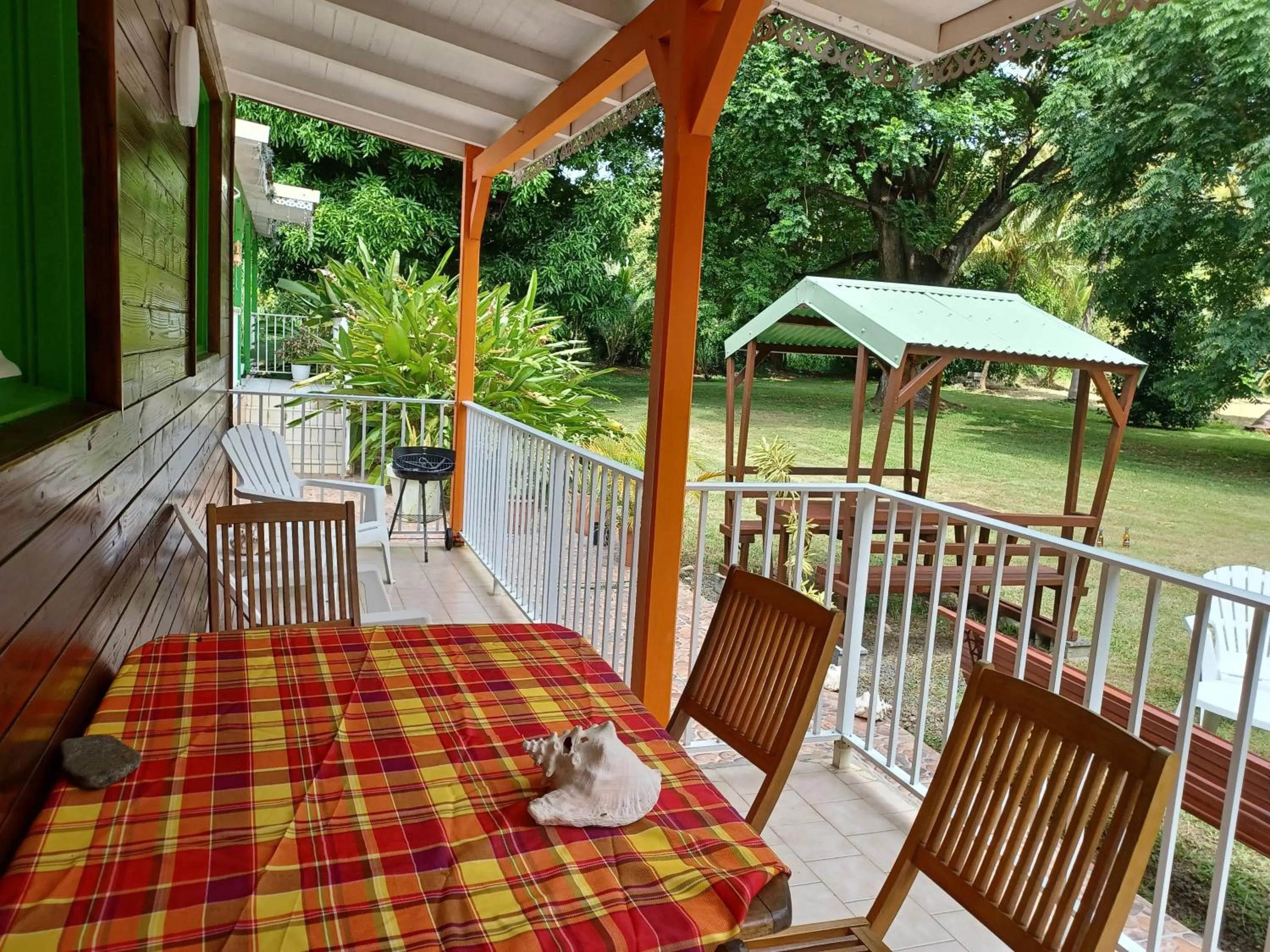 Garden in Bungalow PAPAYE