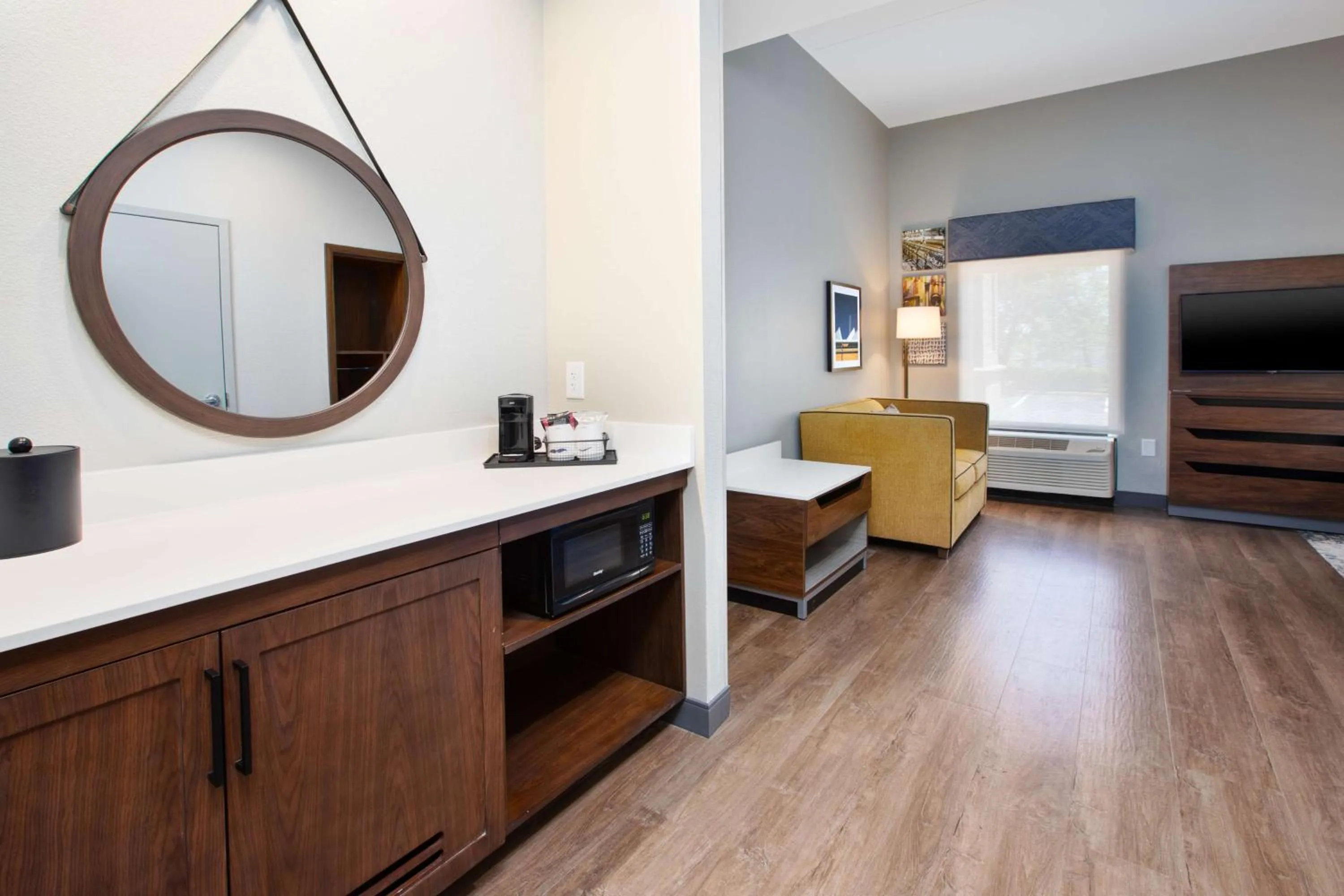 Photo of the whole room in Hampton Inn & Suites Spartanburg-I-26-Westgate Mall