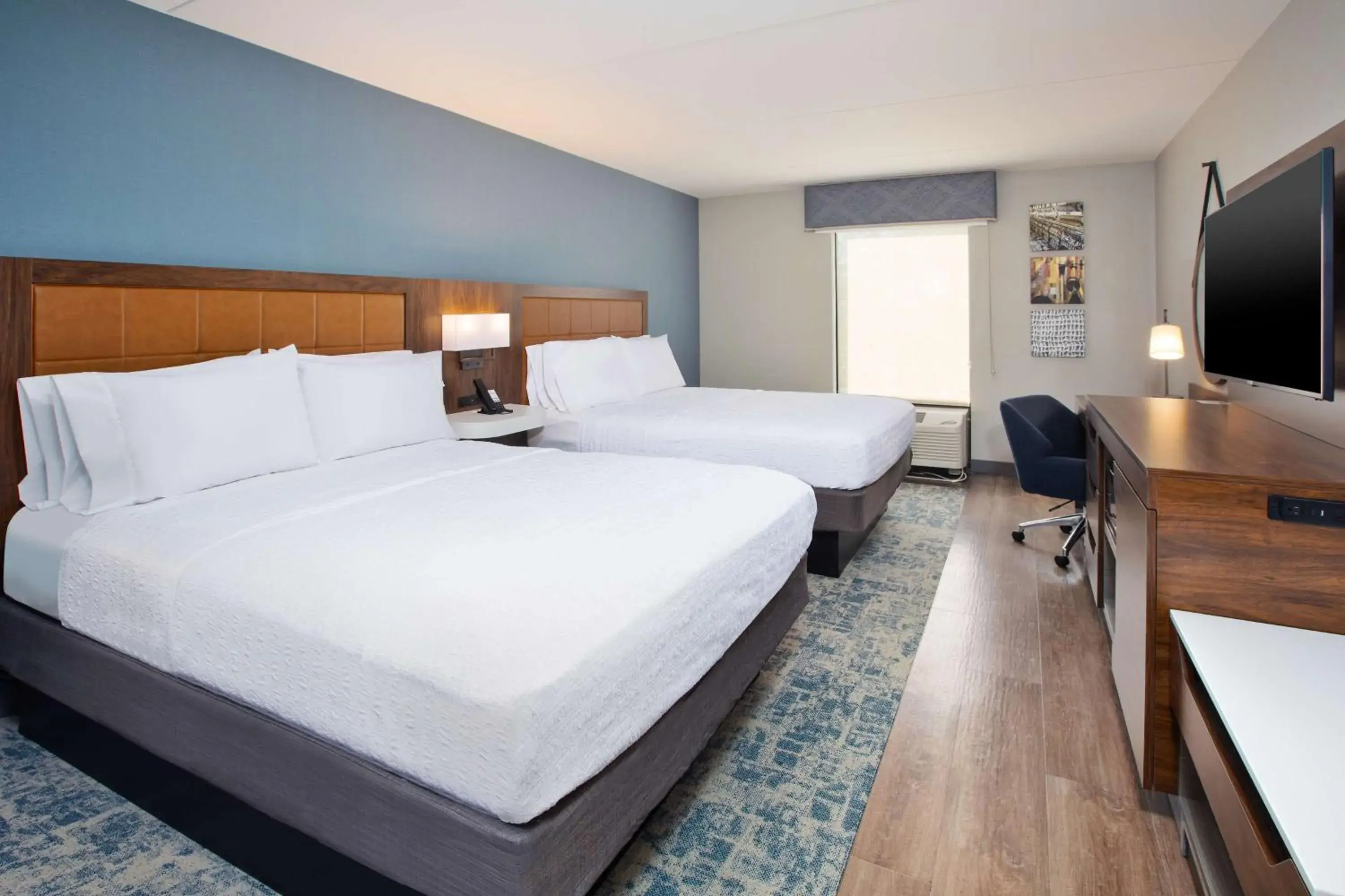 Bed in Hampton Inn & Suites Spartanburg-I-26-Westgate Mall Bed in Hampton Inn & Suites Spartanburg-I-26-Westgate Mall