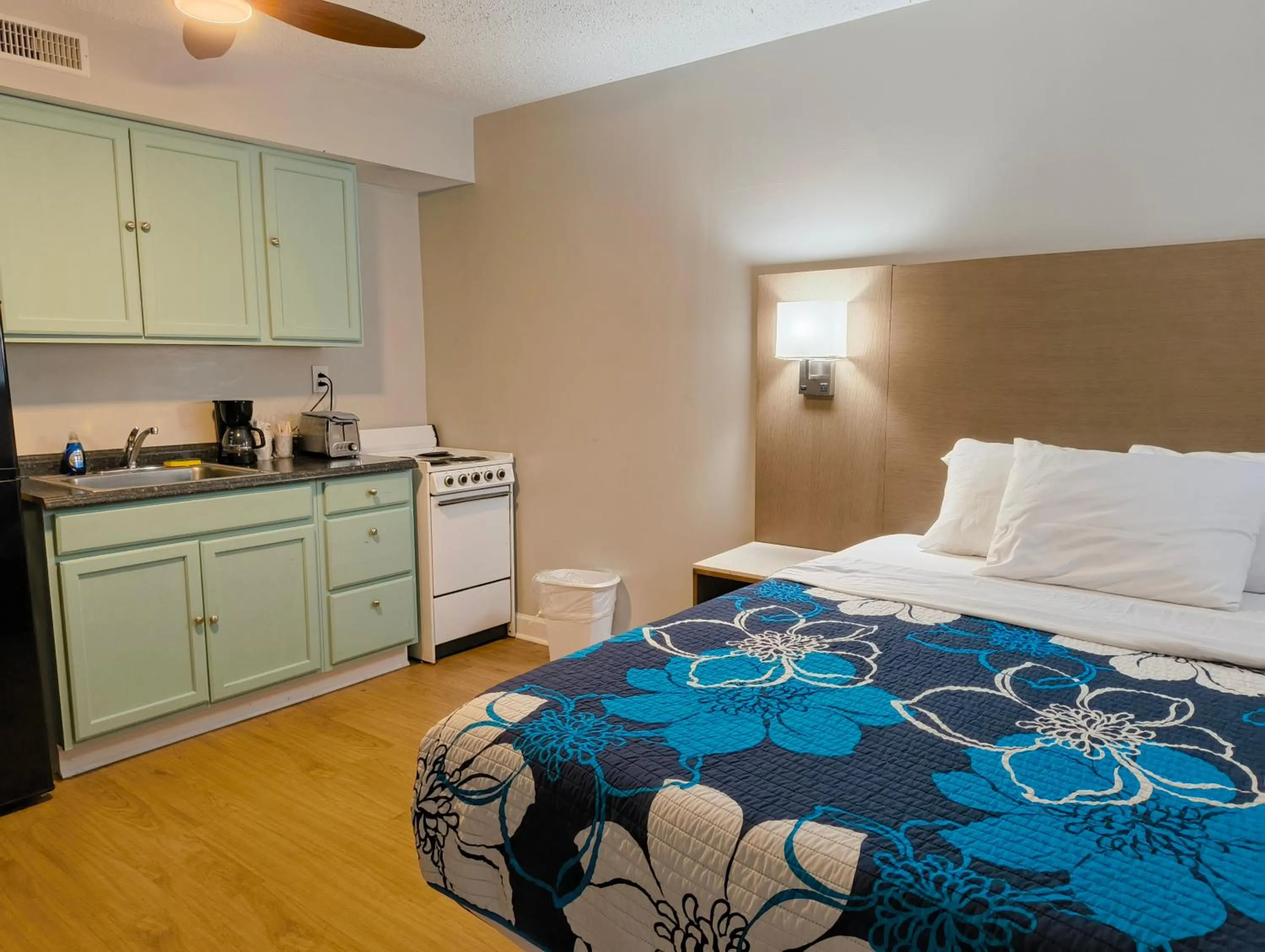 Bed in Sand Dollar Motel