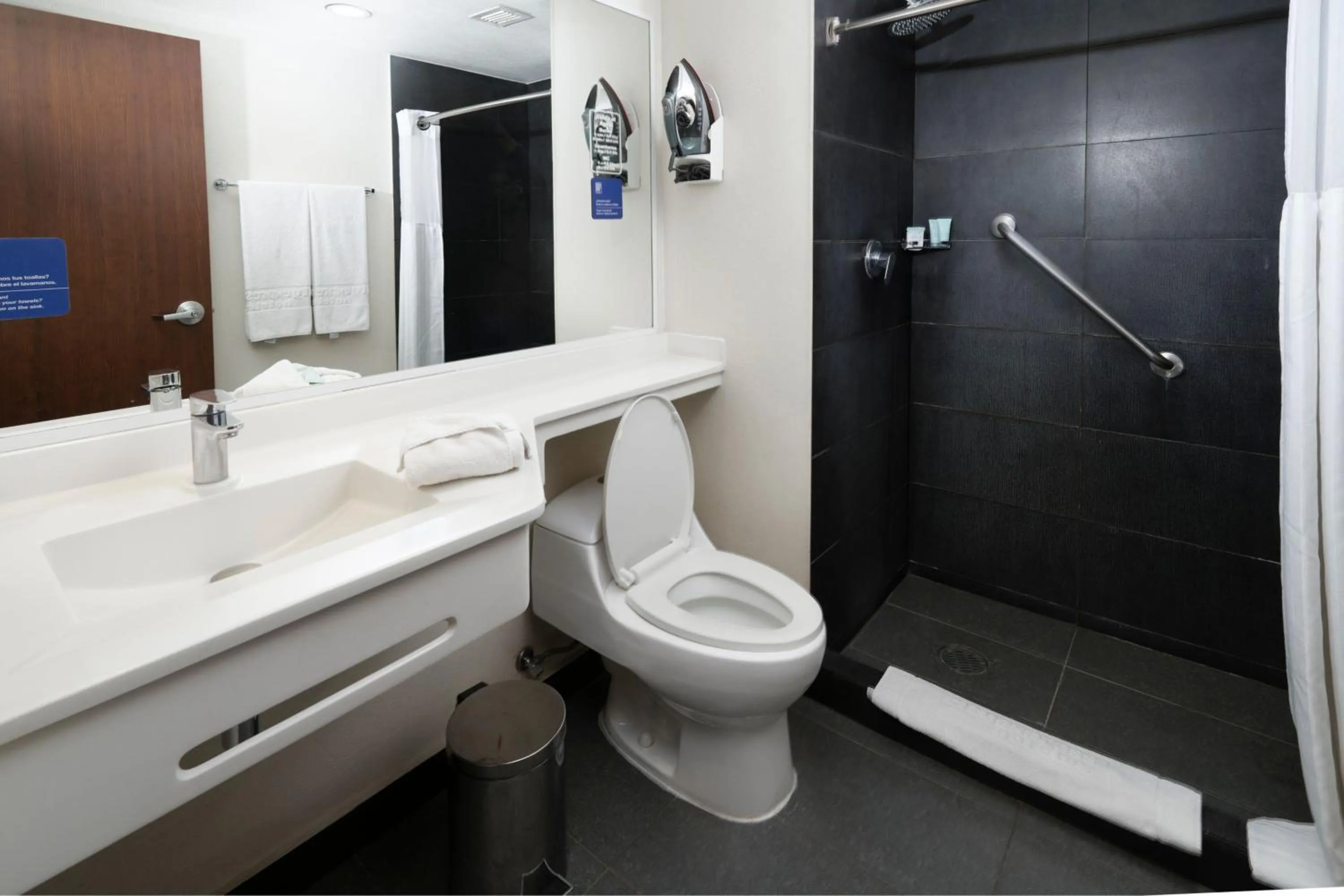 Bathroom in City Express by Marriott Santiago Aeropuerto