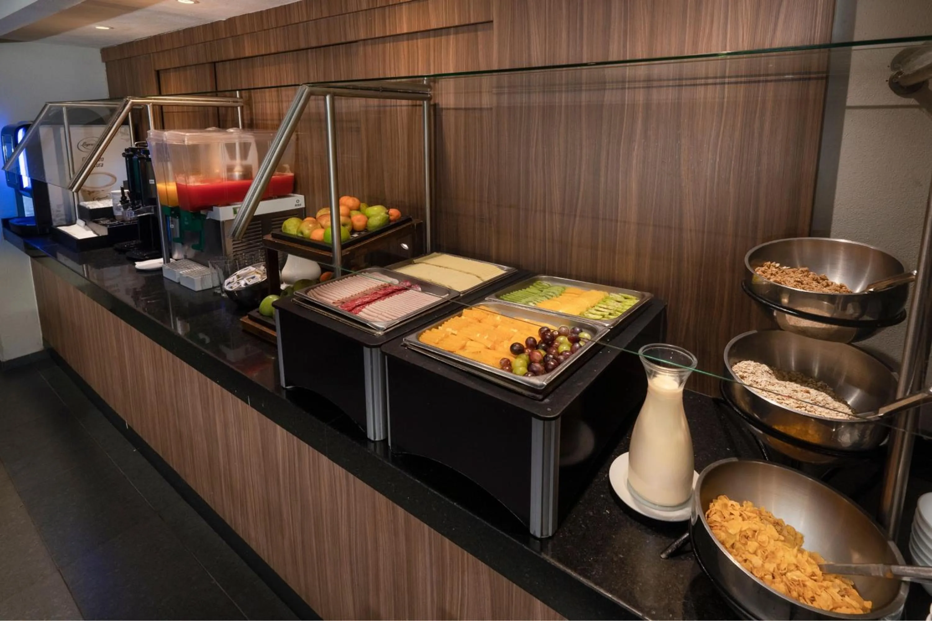 Breakfast in City Express by Marriott Santiago Aeropuerto