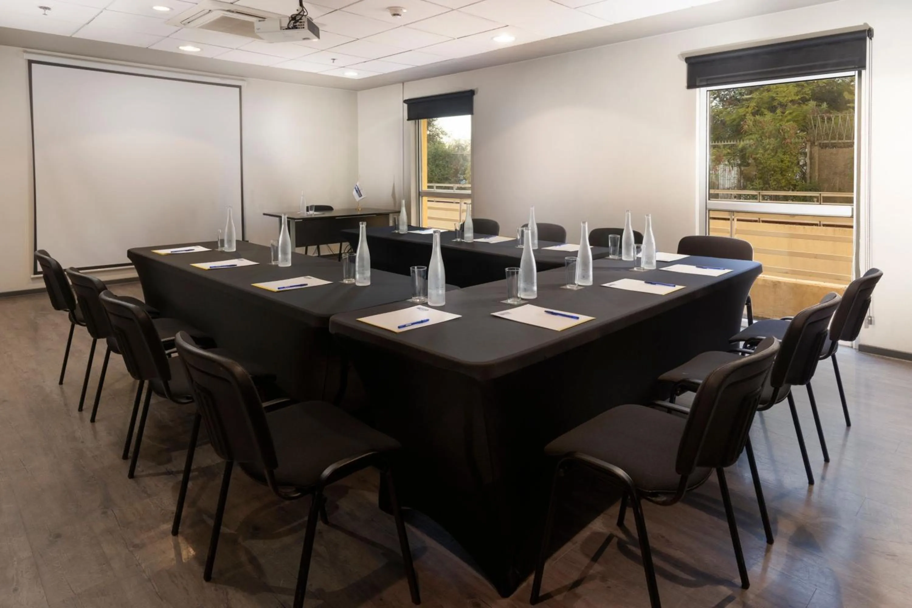 Meeting/conference room in City Express by Marriott Santiago Aeropuerto