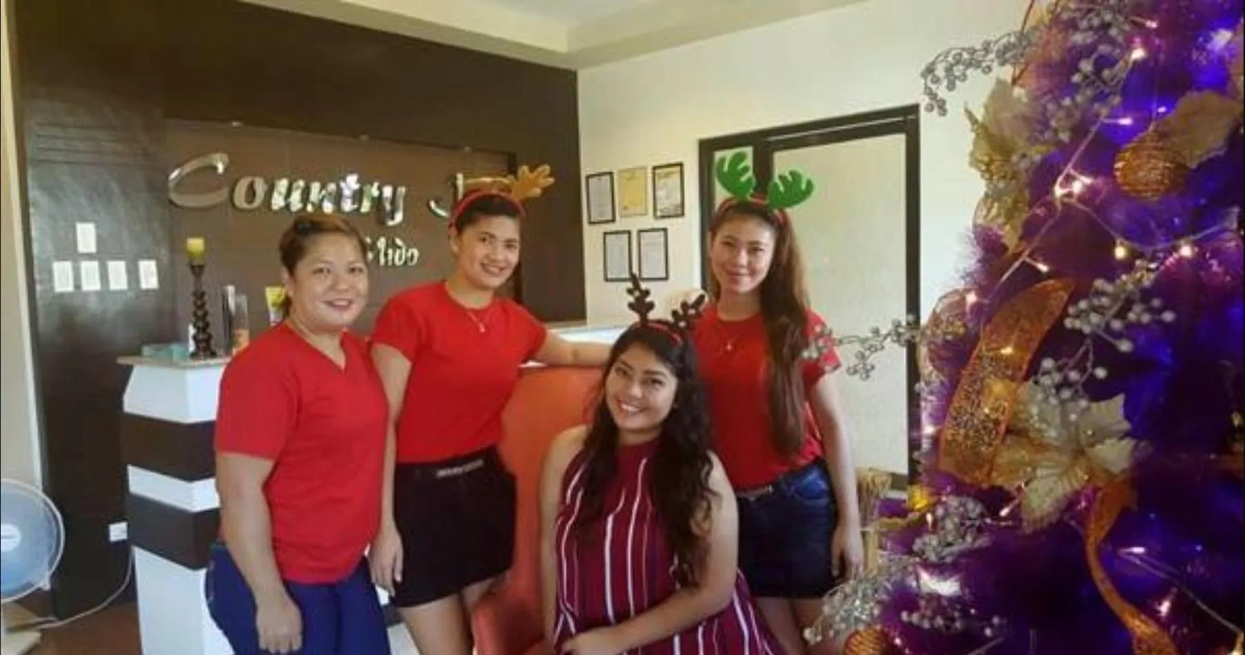 Staff in Bayview Country Inn El Nido