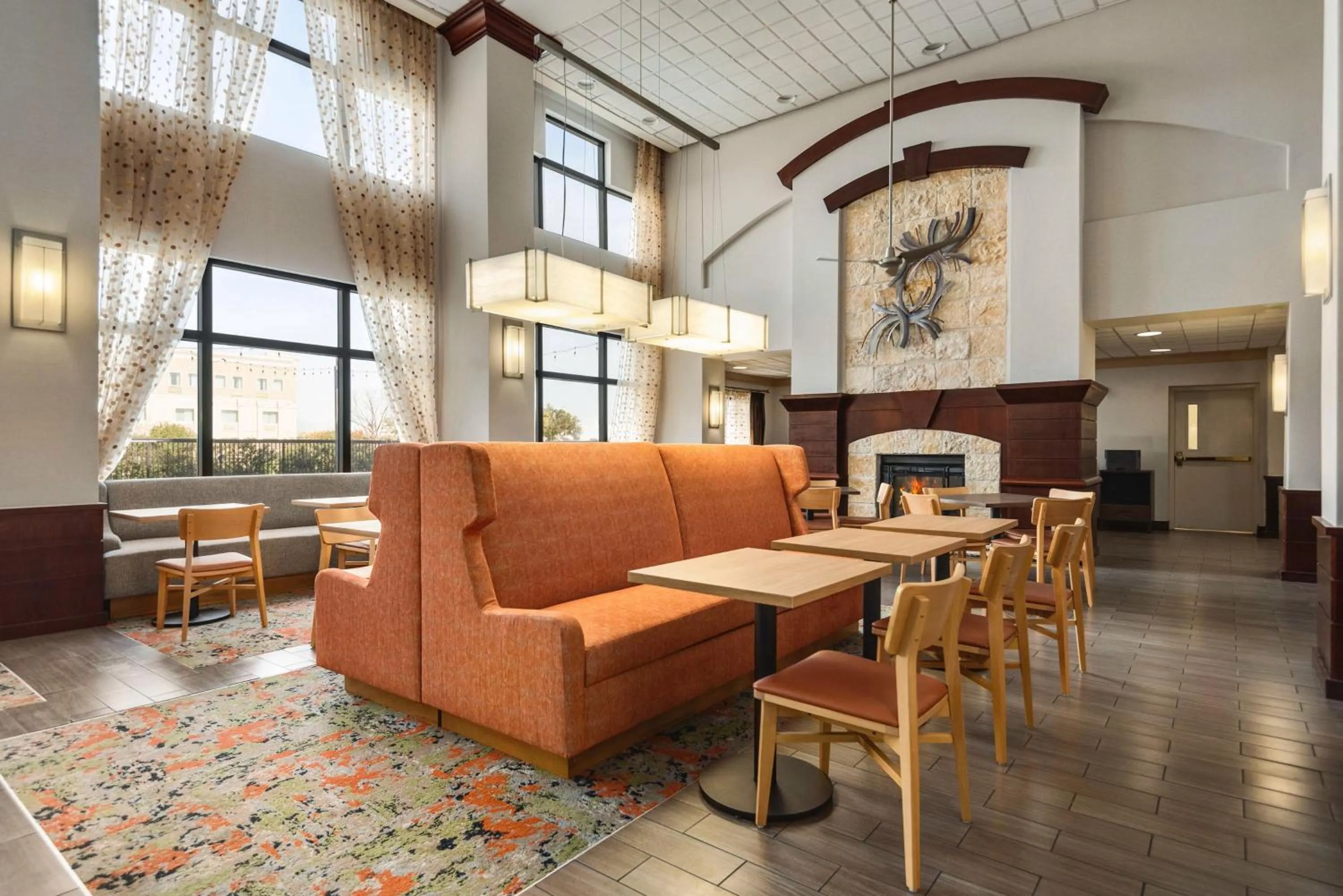 Lobby or reception in Hampton Inn & Suites San Marcos