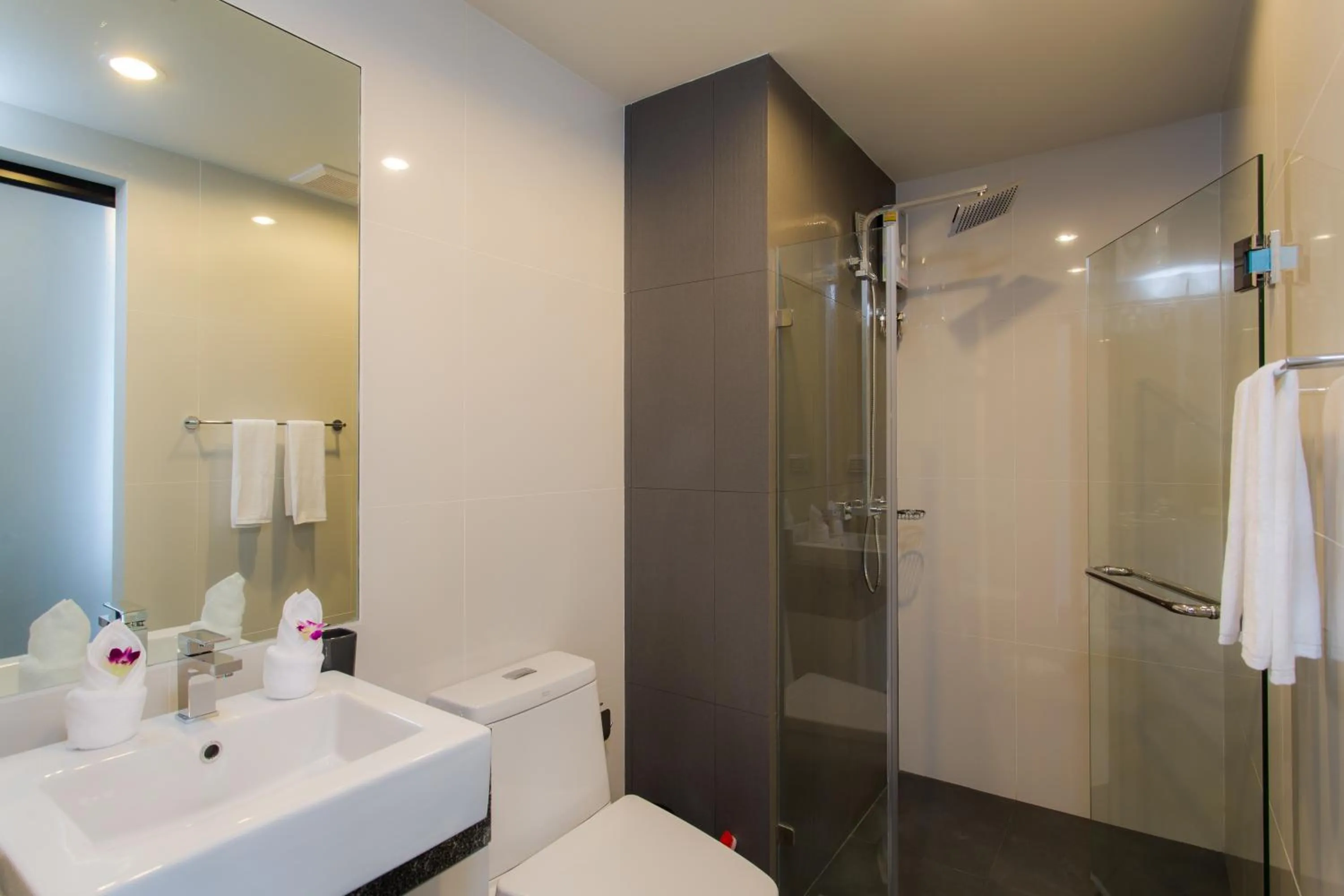 Bathroom in 6th Avenue Surin Beach - Official Account