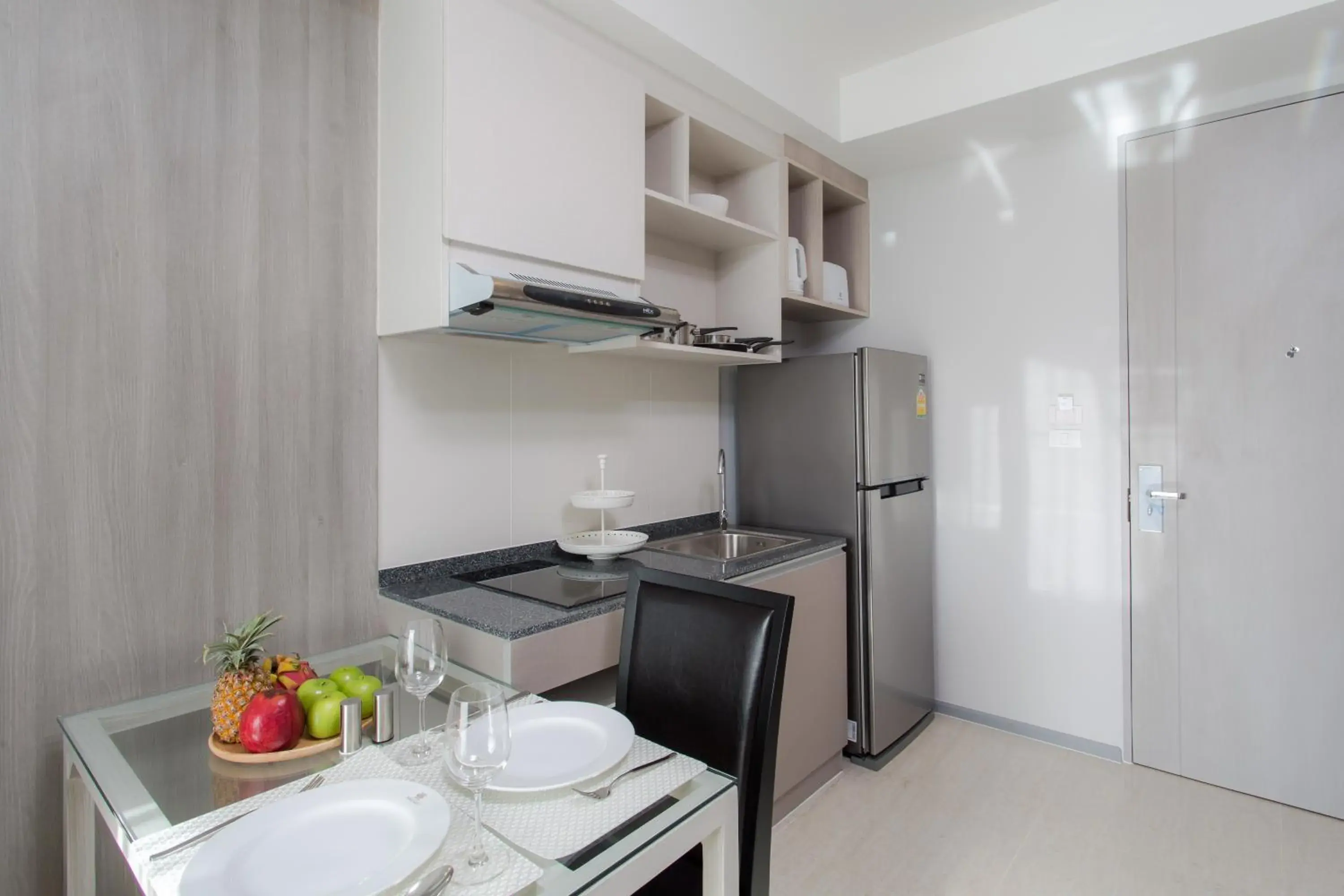 Dining area in 6th Avenue Surin Beach - Official Account Dining area in 6th Avenue Surin Beach - Official Account