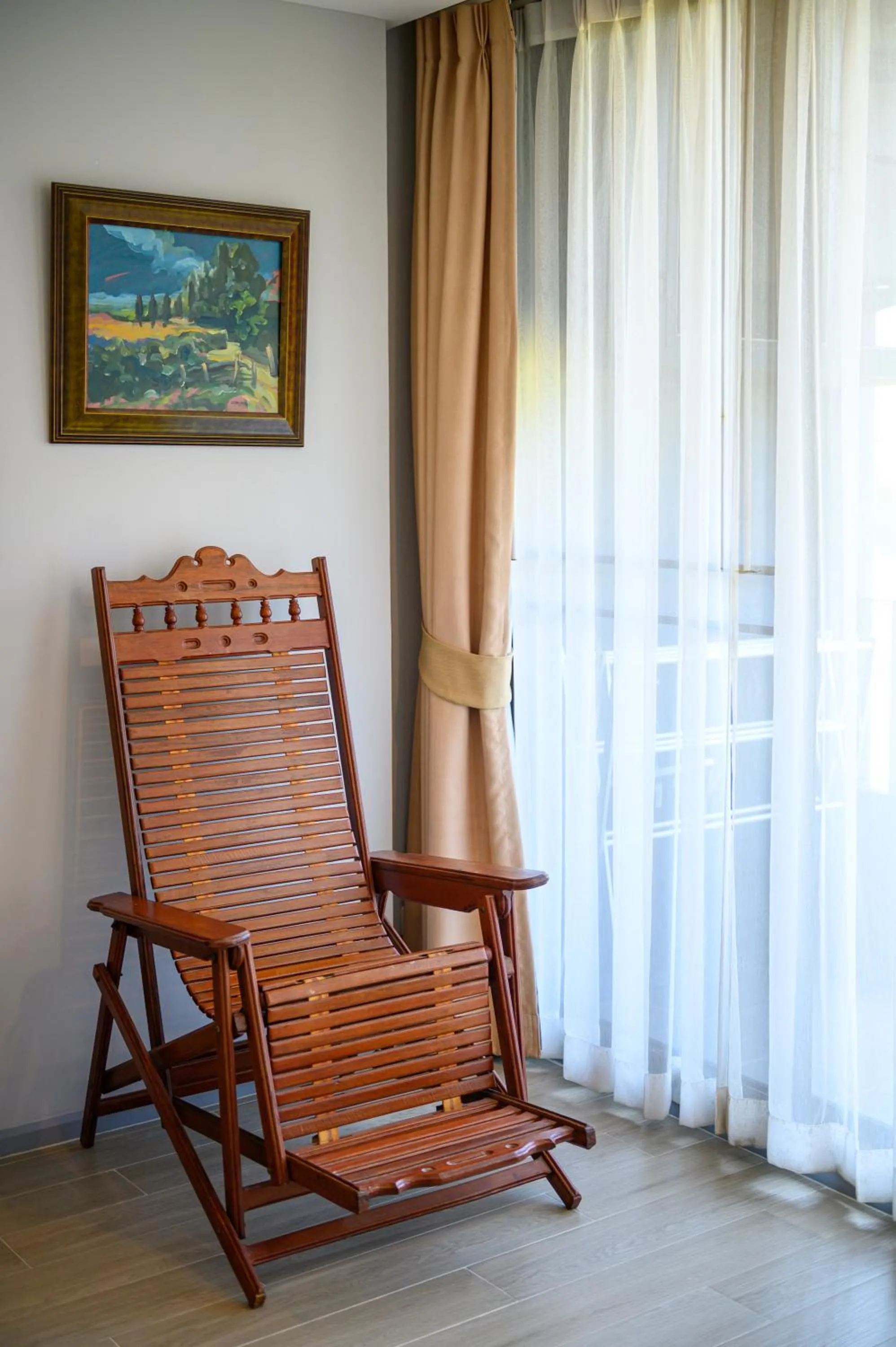 6th Avenue Surin Beach - Official Account