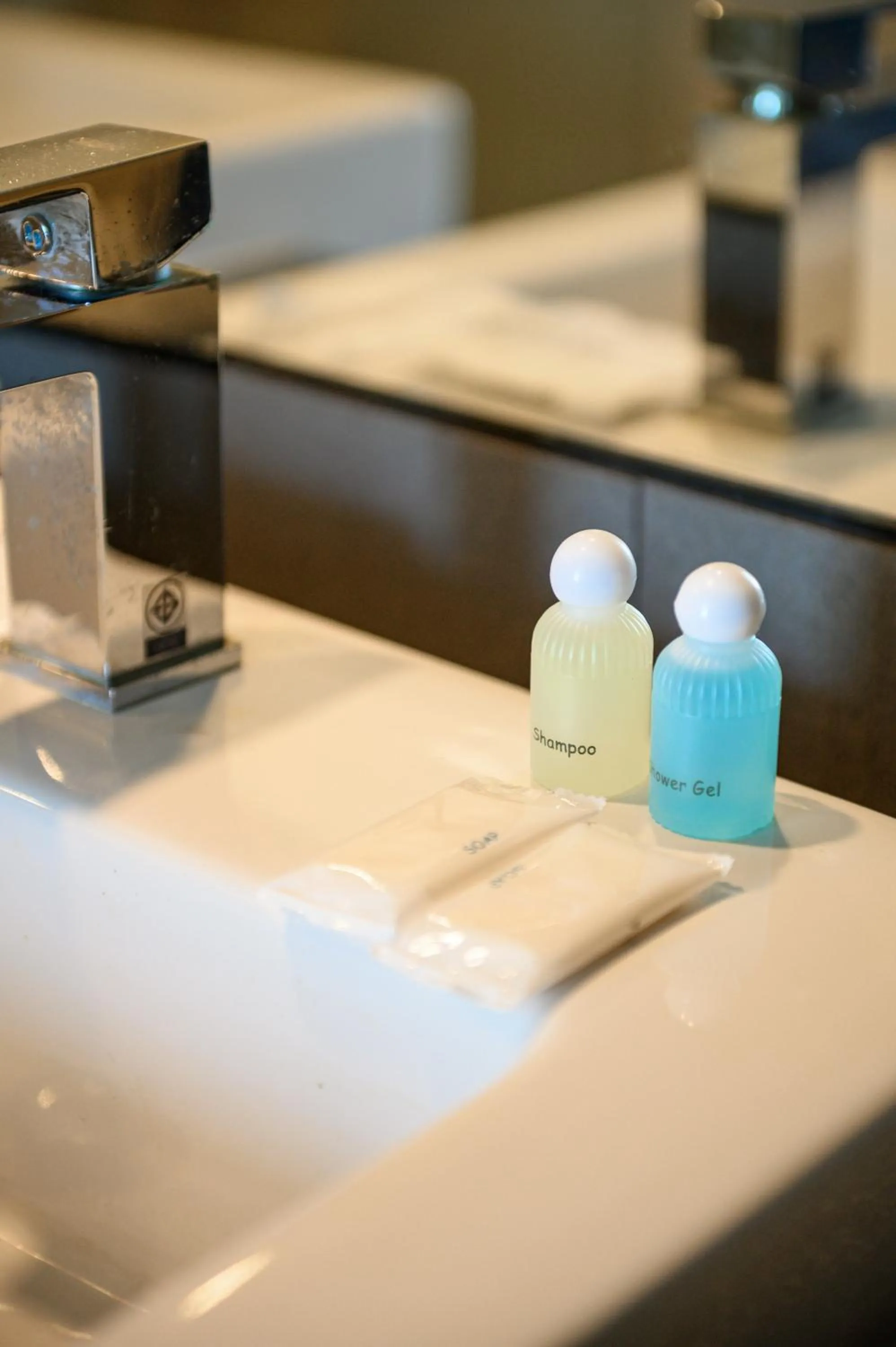 6th Avenue Surin Beach - Official Account