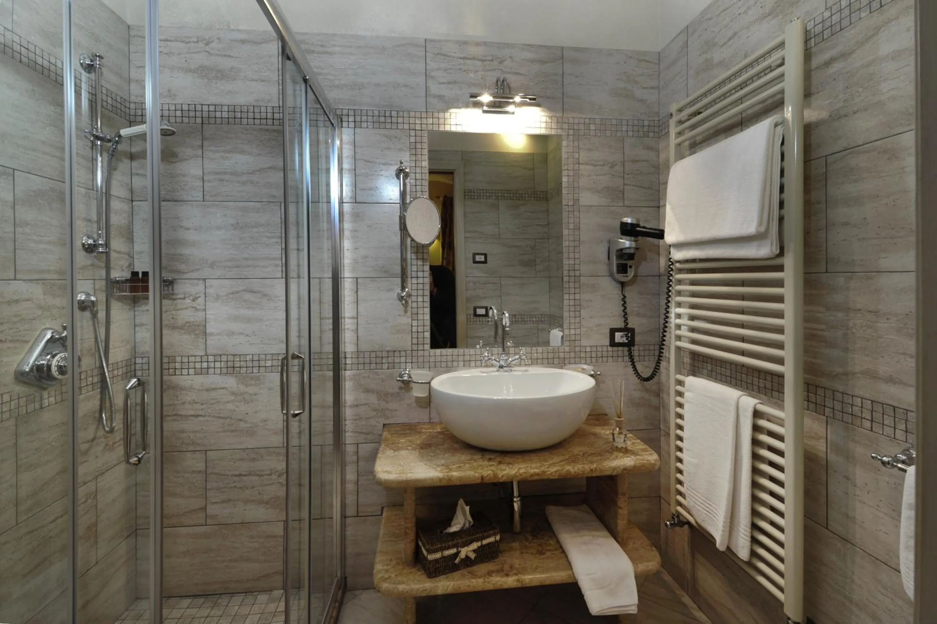 Shower in Agriturismo La Sovana