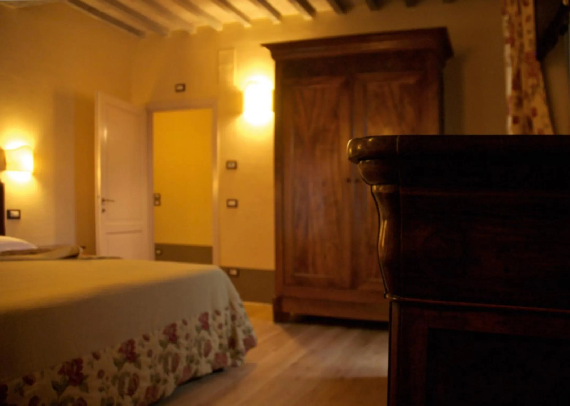 Decorative detail, Bed in Agriturismo La Sovana