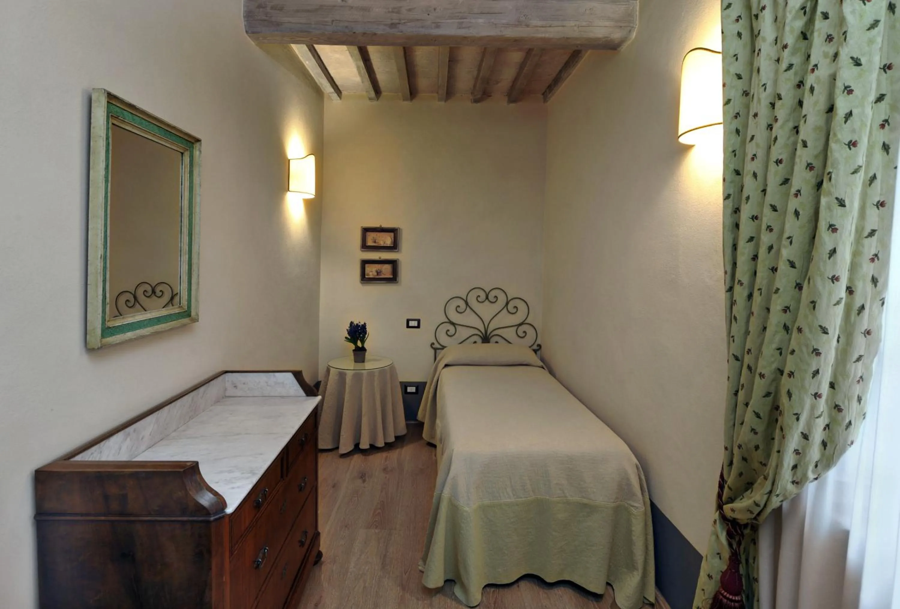 Bed in Agriturismo La Sovana