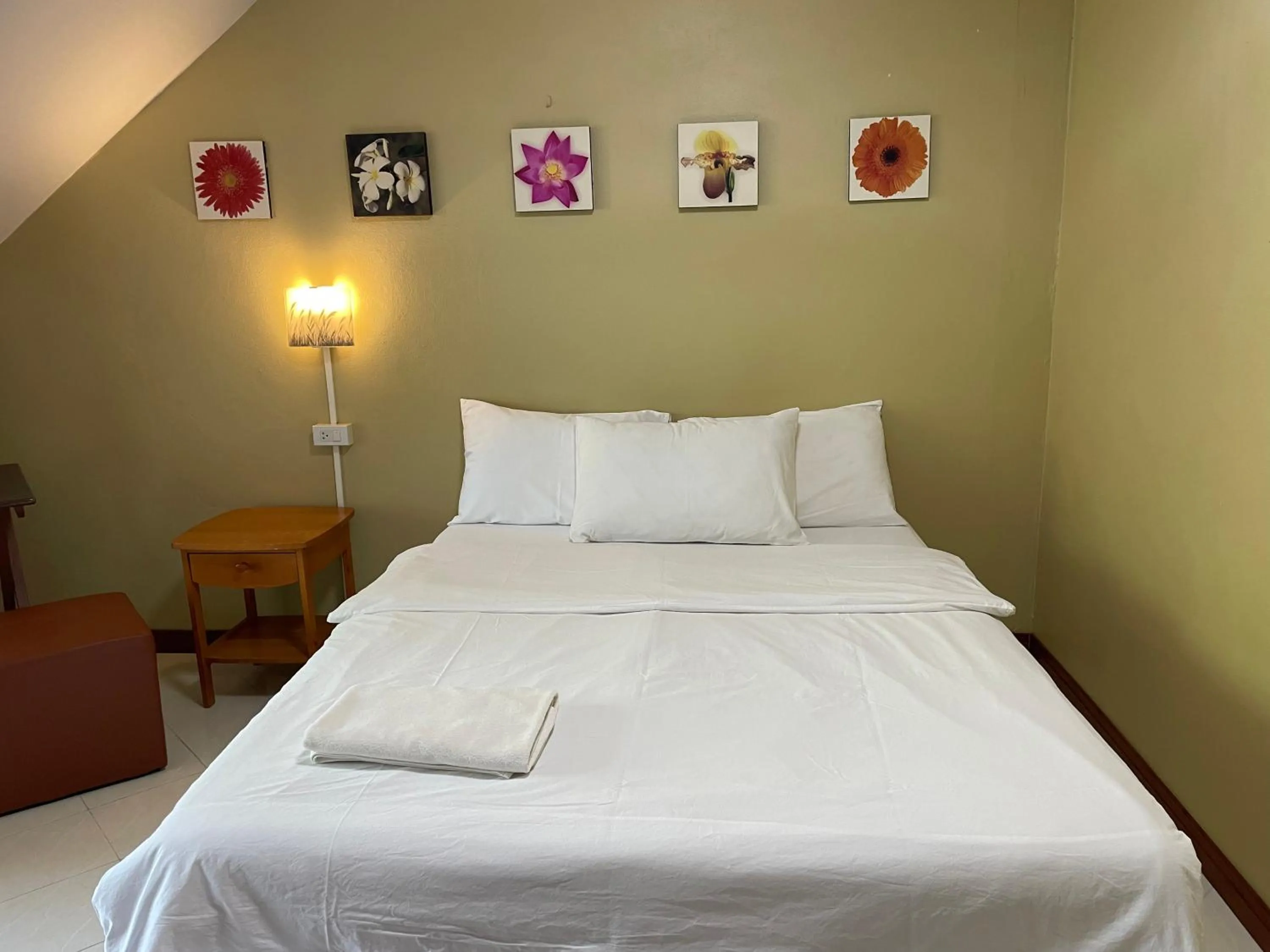 Bed in Nawaporn Place