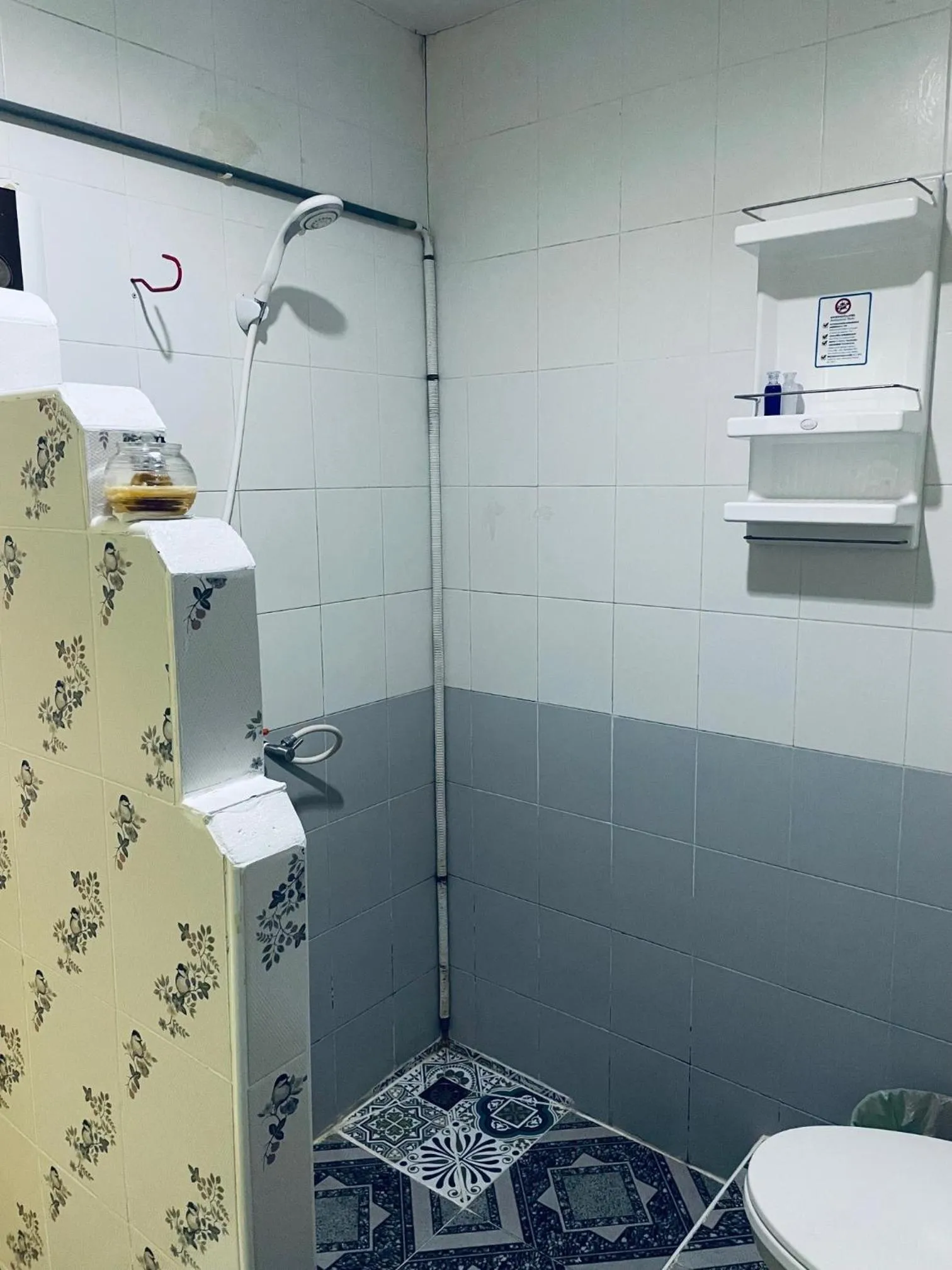 Shower in Nawaporn Place