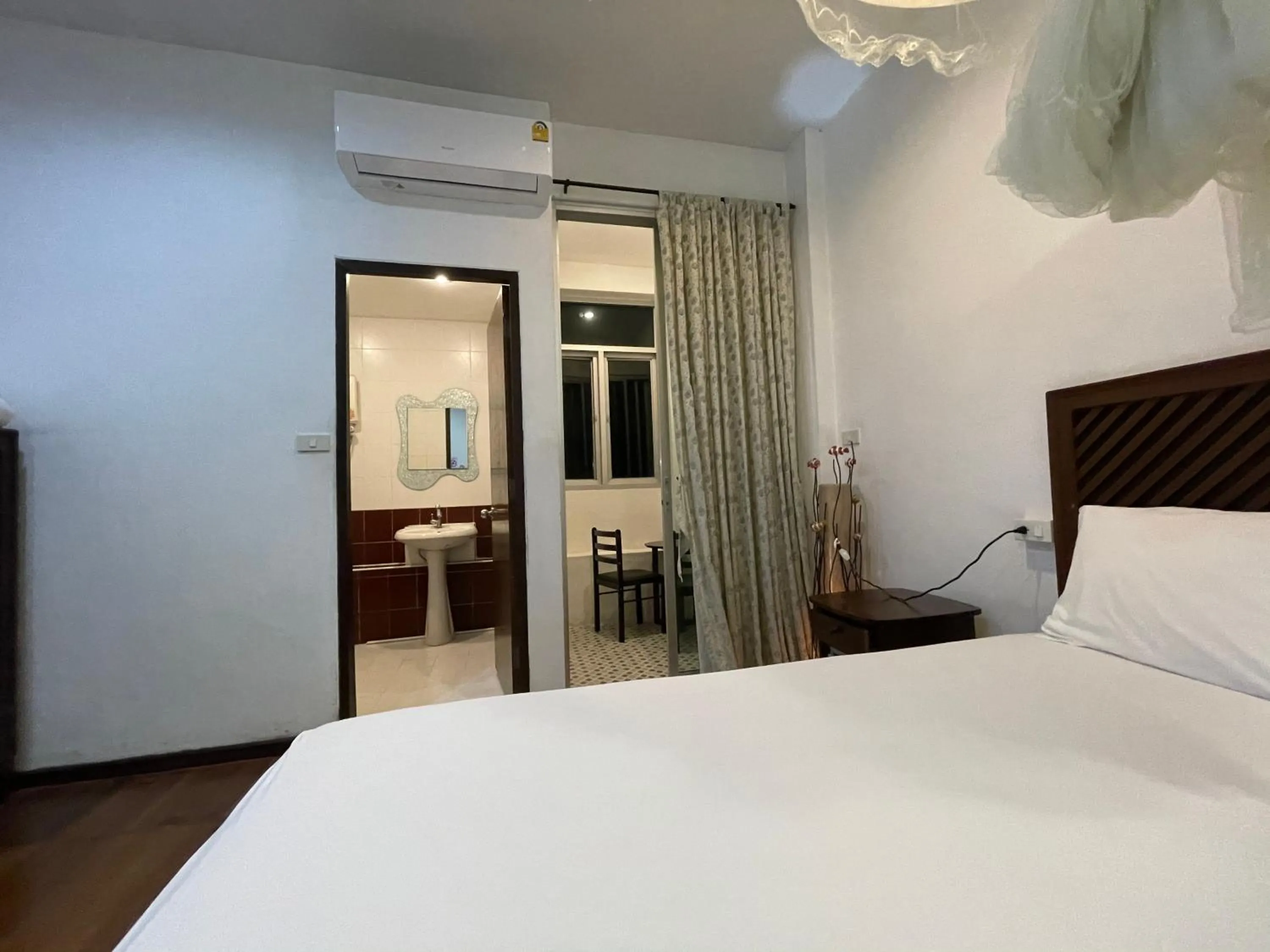 air conditioner, Bed in Nawaporn Place