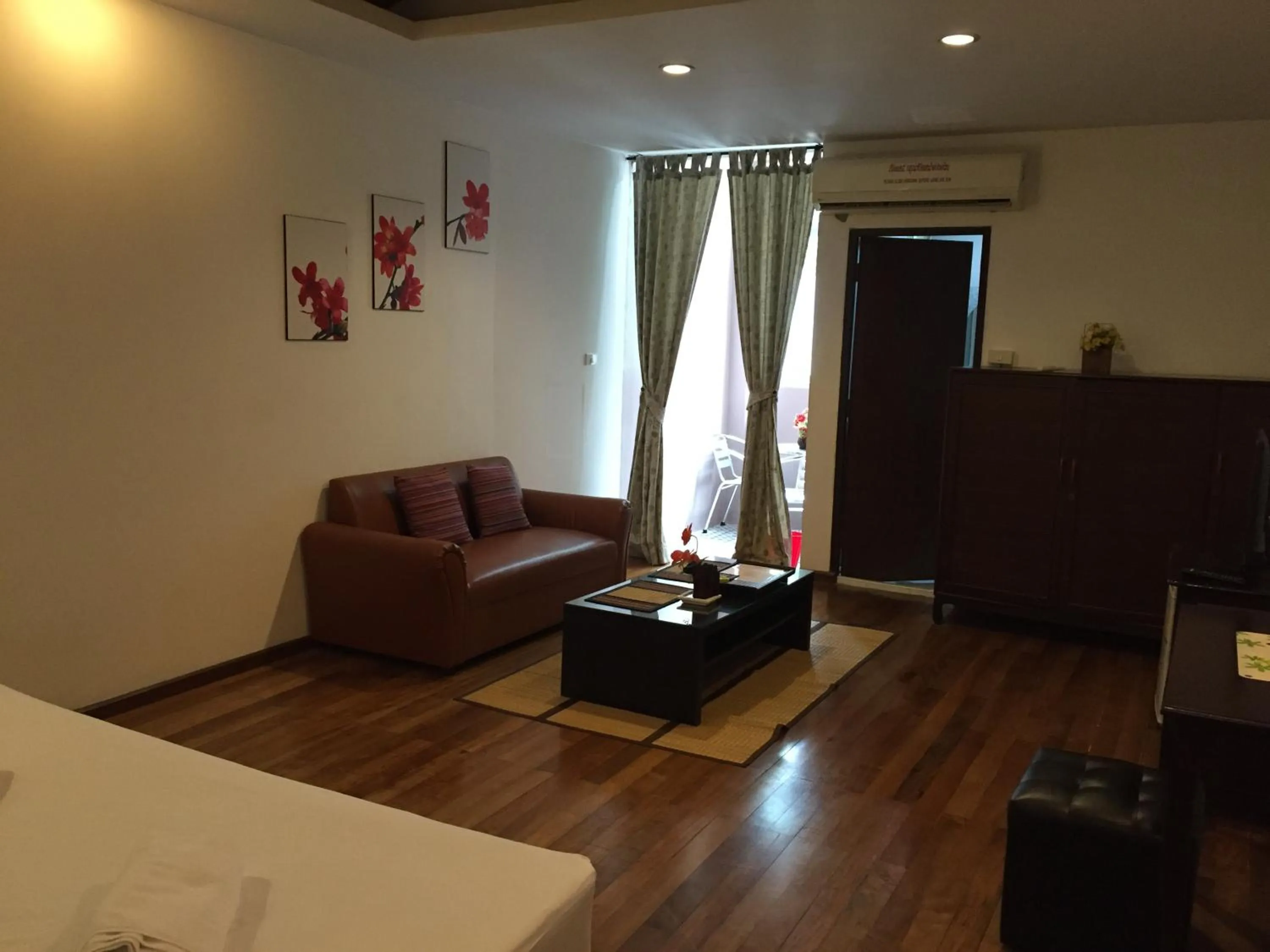 Day in Nawaporn Place