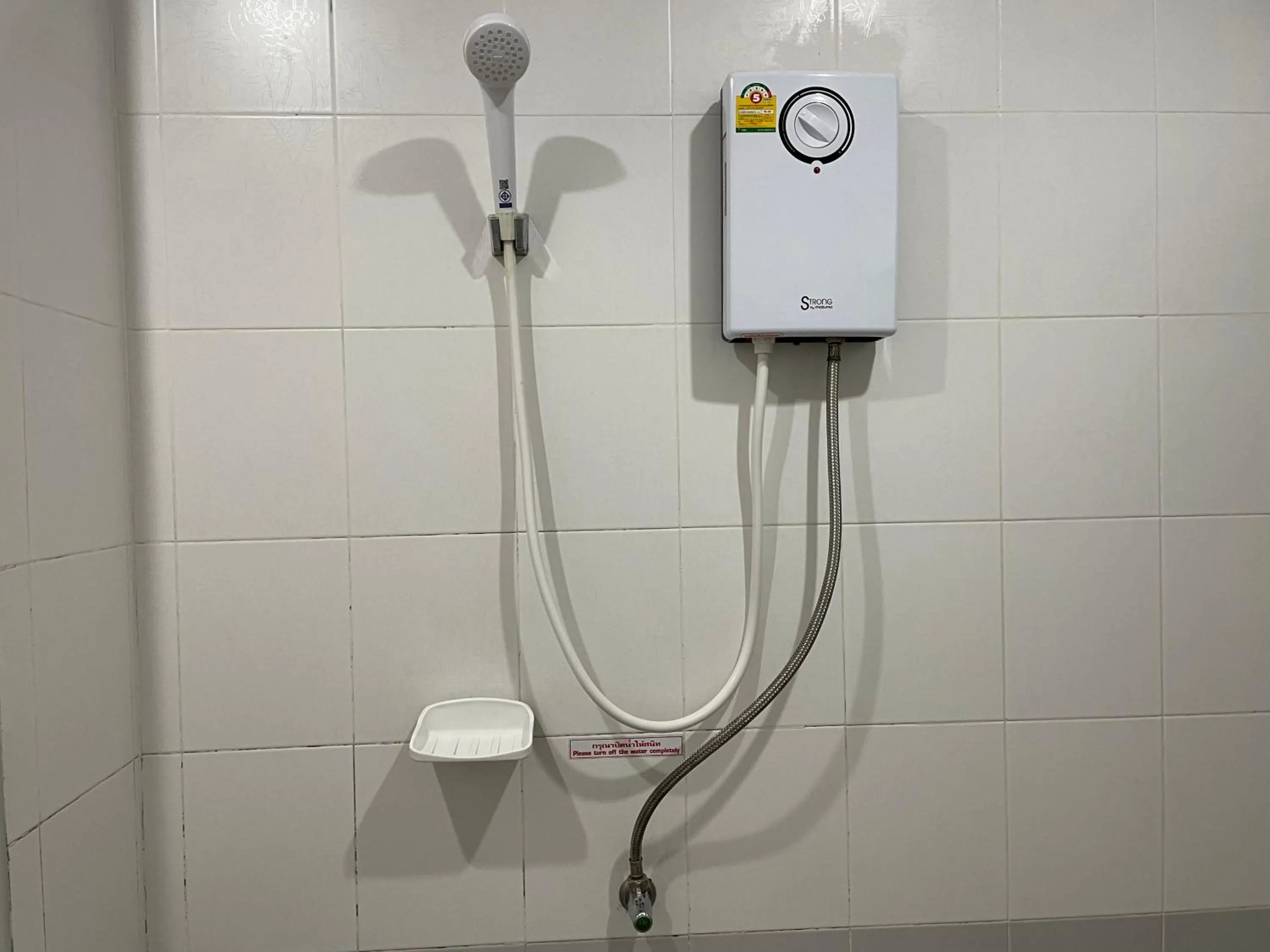 Shower in Nawaporn Place