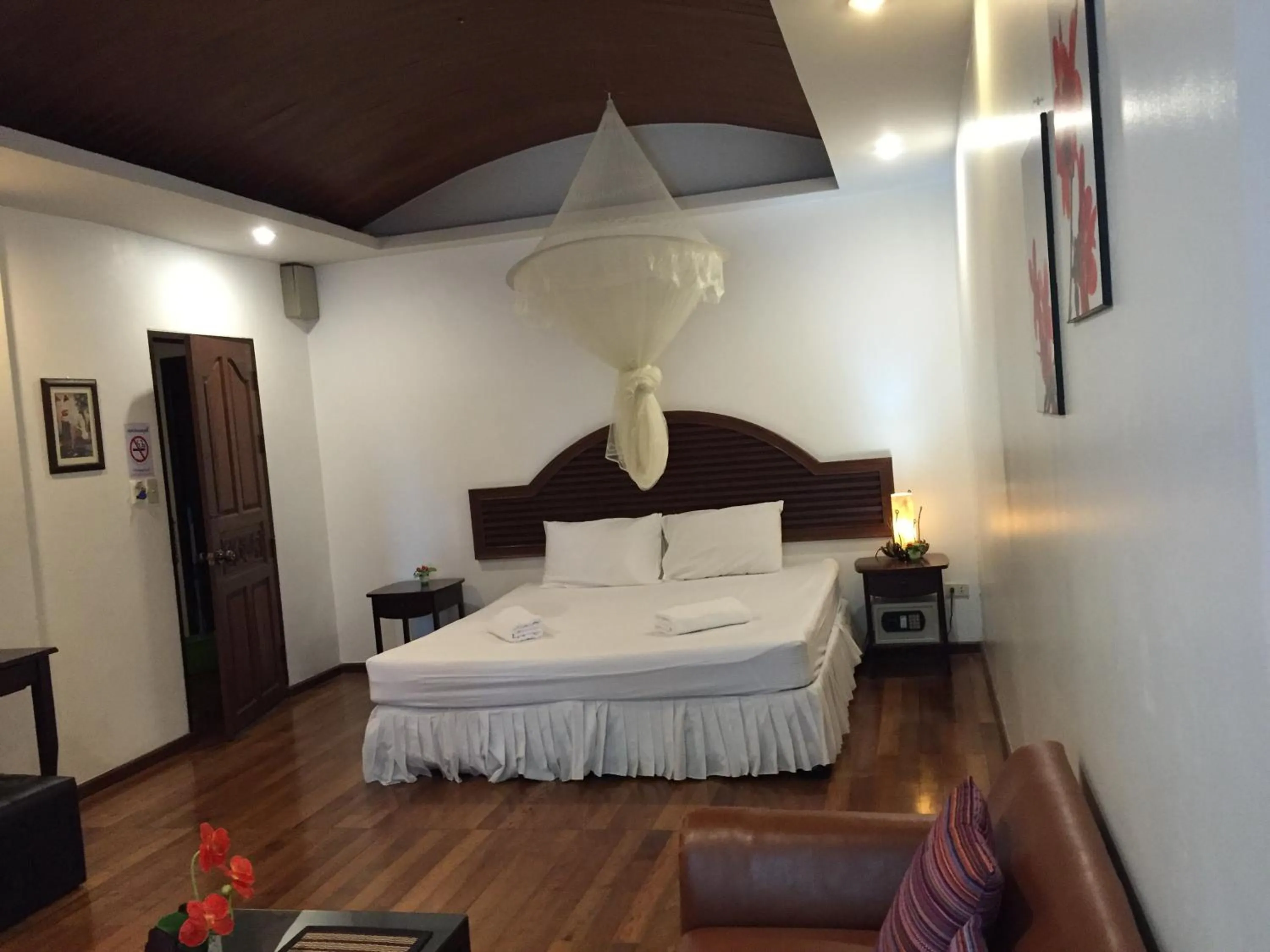 Photo of the whole room, Bed in Nawaporn Place