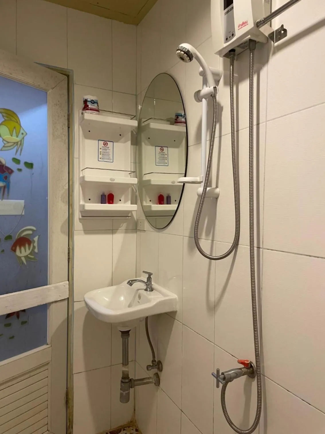 Shower in Nawaporn Place