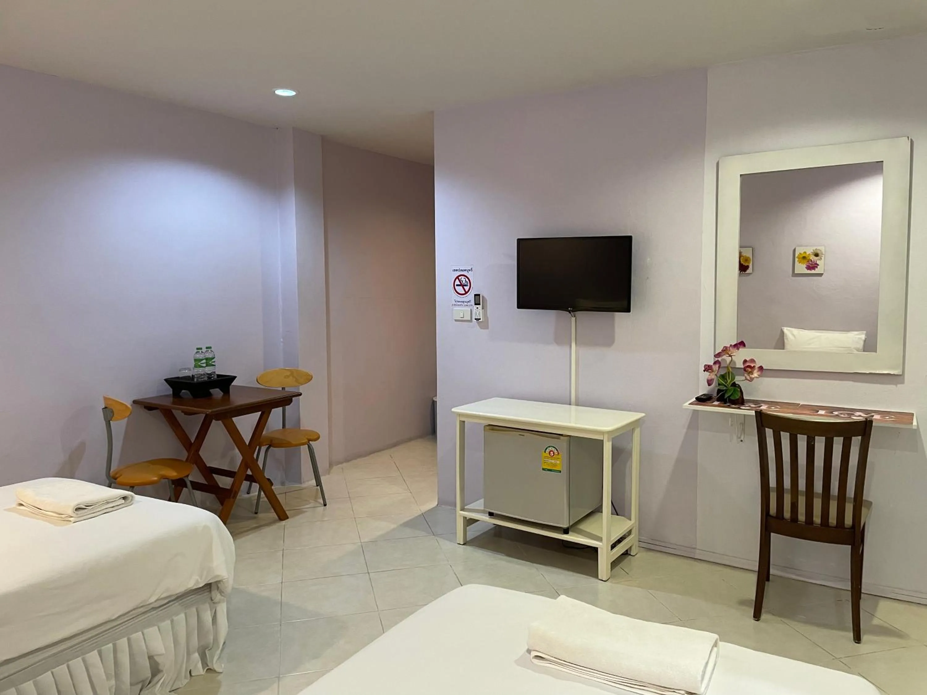 Photo of the whole room, Bed in Nawaporn Place